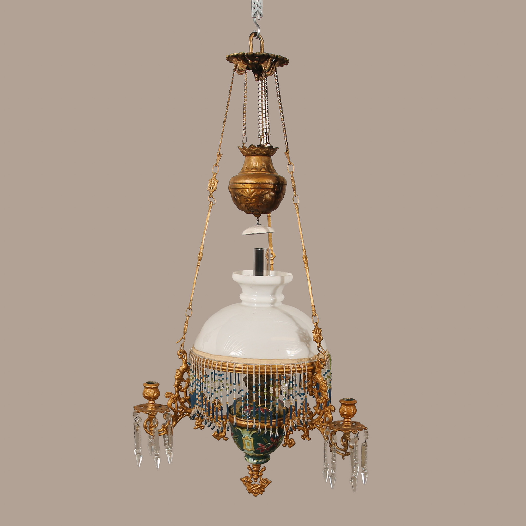 MAJOLIKALAMPA, glas, bronsering, keramik, jugend, en ljuskälla. Omkring år 1900.