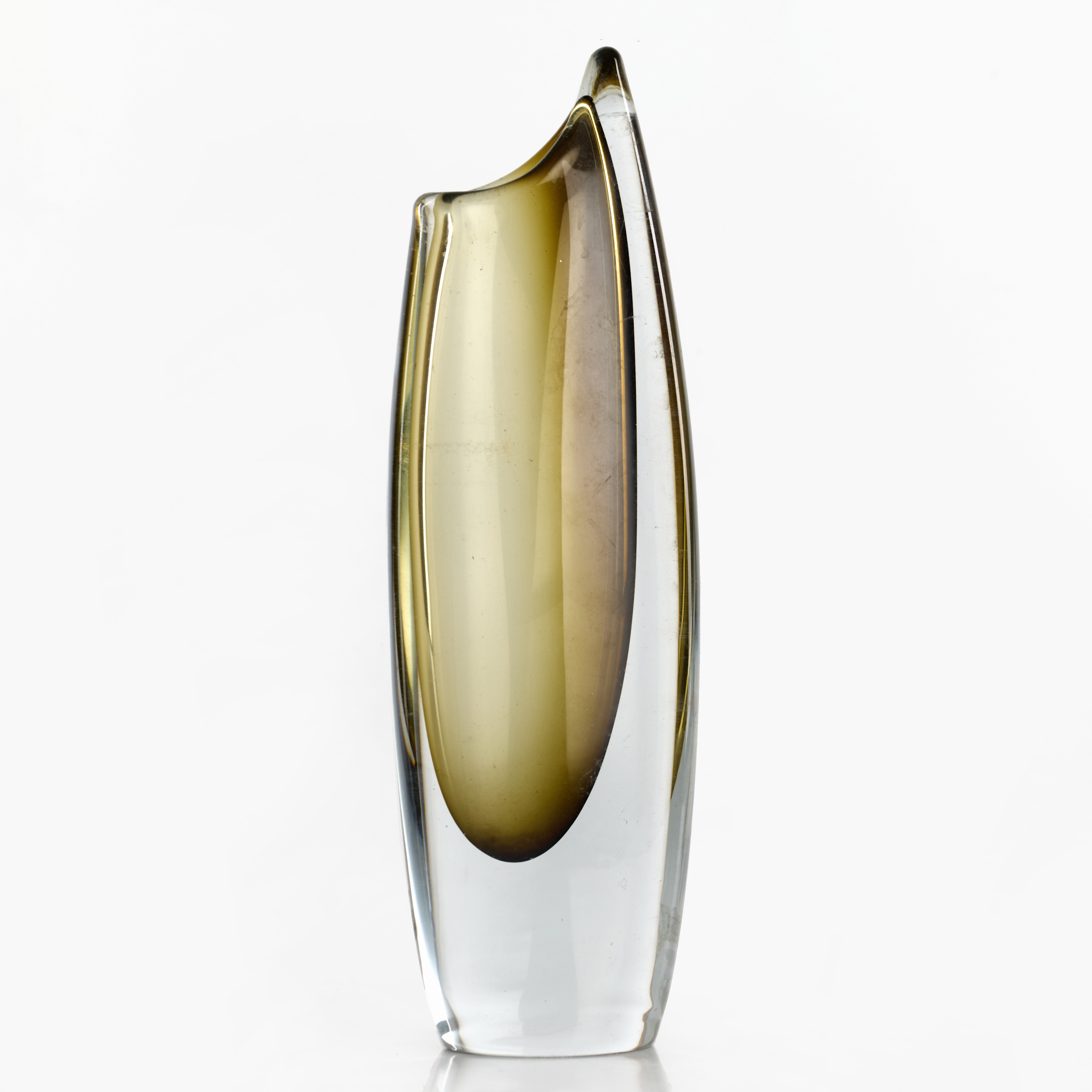 GUNNAR NYLUND. Vas, glas, "Hajtand", ej signerad, Strömbergshyttan.