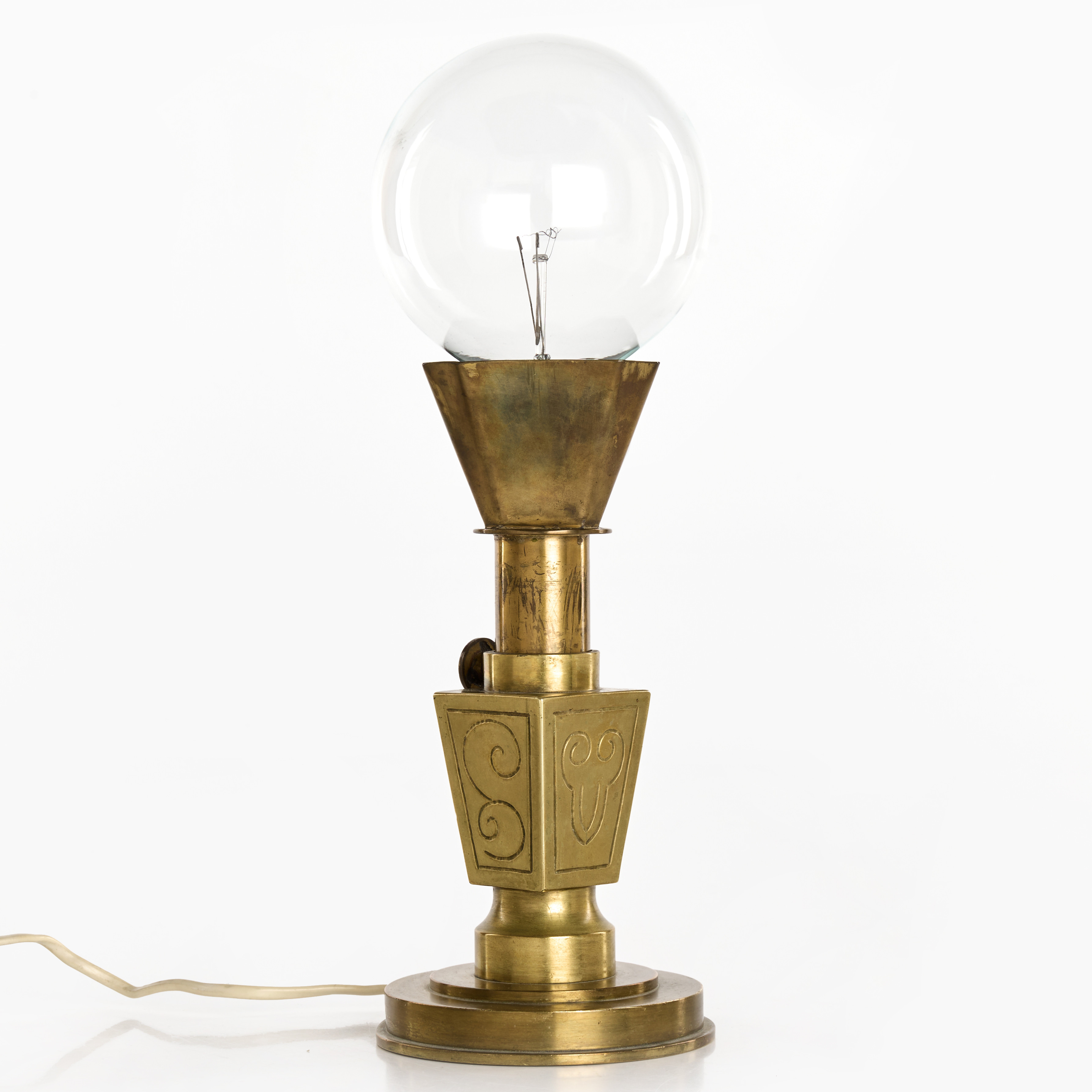 LARS HOLMSTRÖM, bordslampa, justerbar i höjd, märkt i botten, Lars Holmström Arvika, mässing.