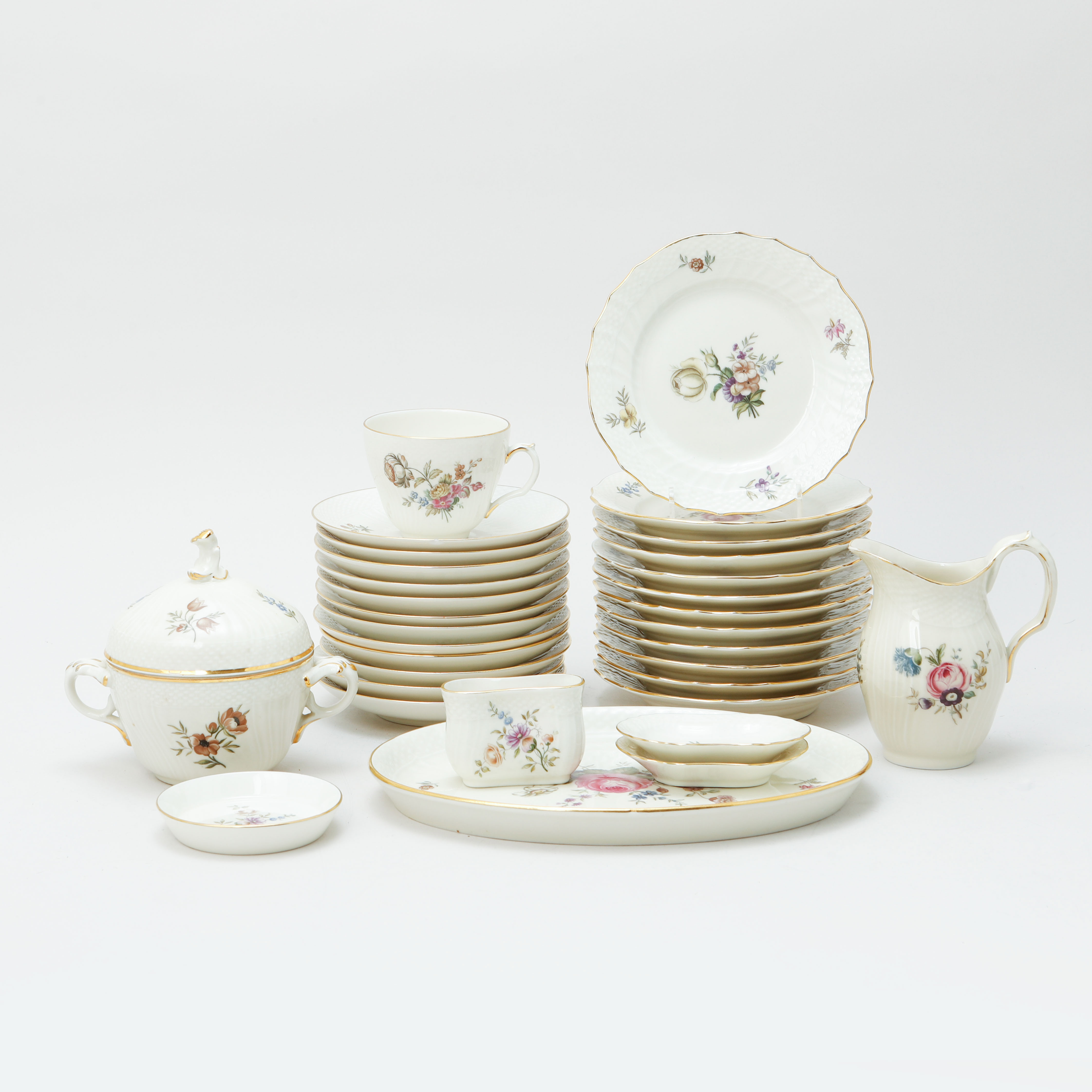 KAFFESERVIS, 31 delar, porslin, "Frijsenborg", Royal Copenhagen, Danmark.