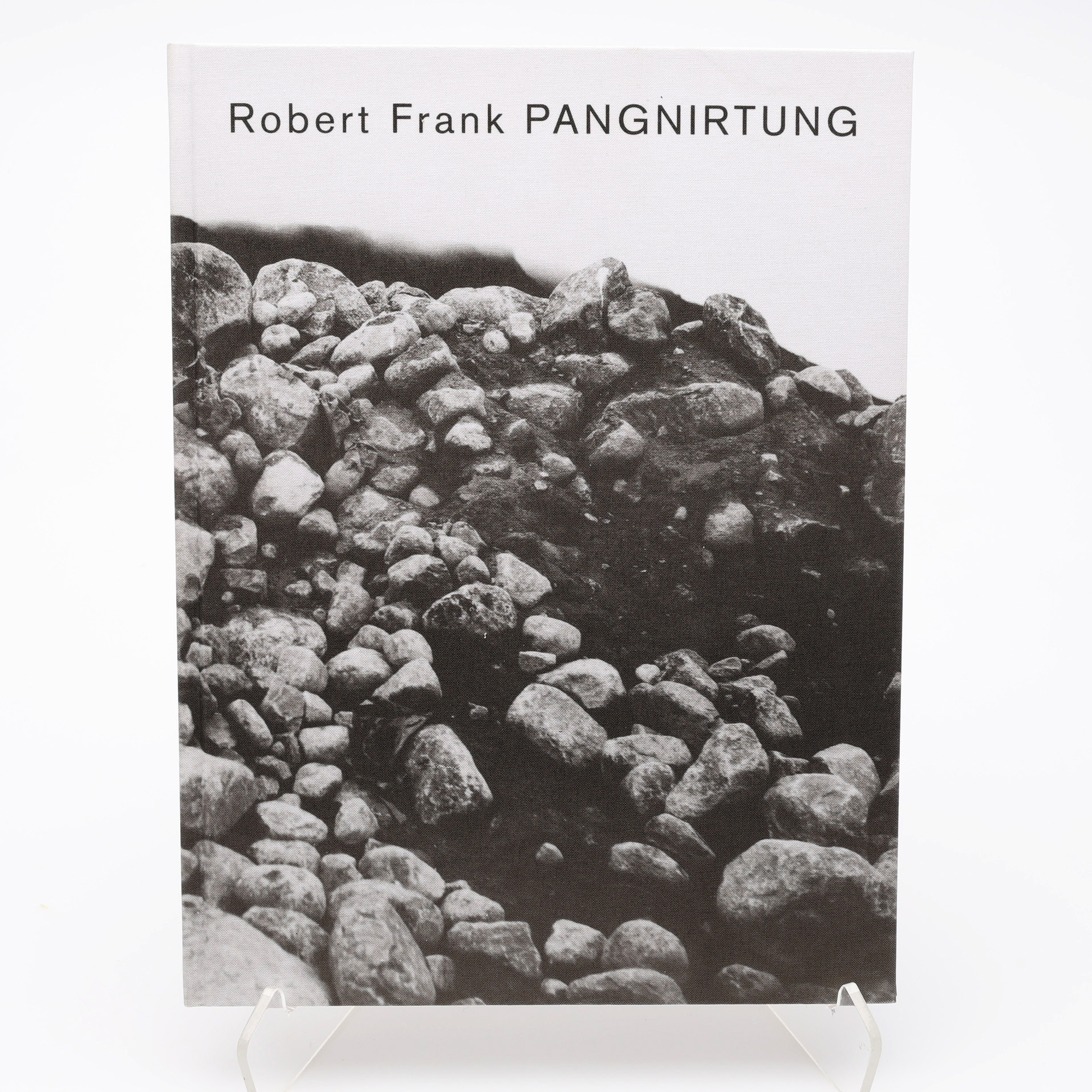 FOTO. DEN SCHWEIZISK-AMERIKANSKE FOTOGRAFEN ROBERT FRANK'S PANGNIRTUNG FRÅN NORTH WEST TERRITORIES OF CANADA I FÖRSTA UPPLAGAN 2011.