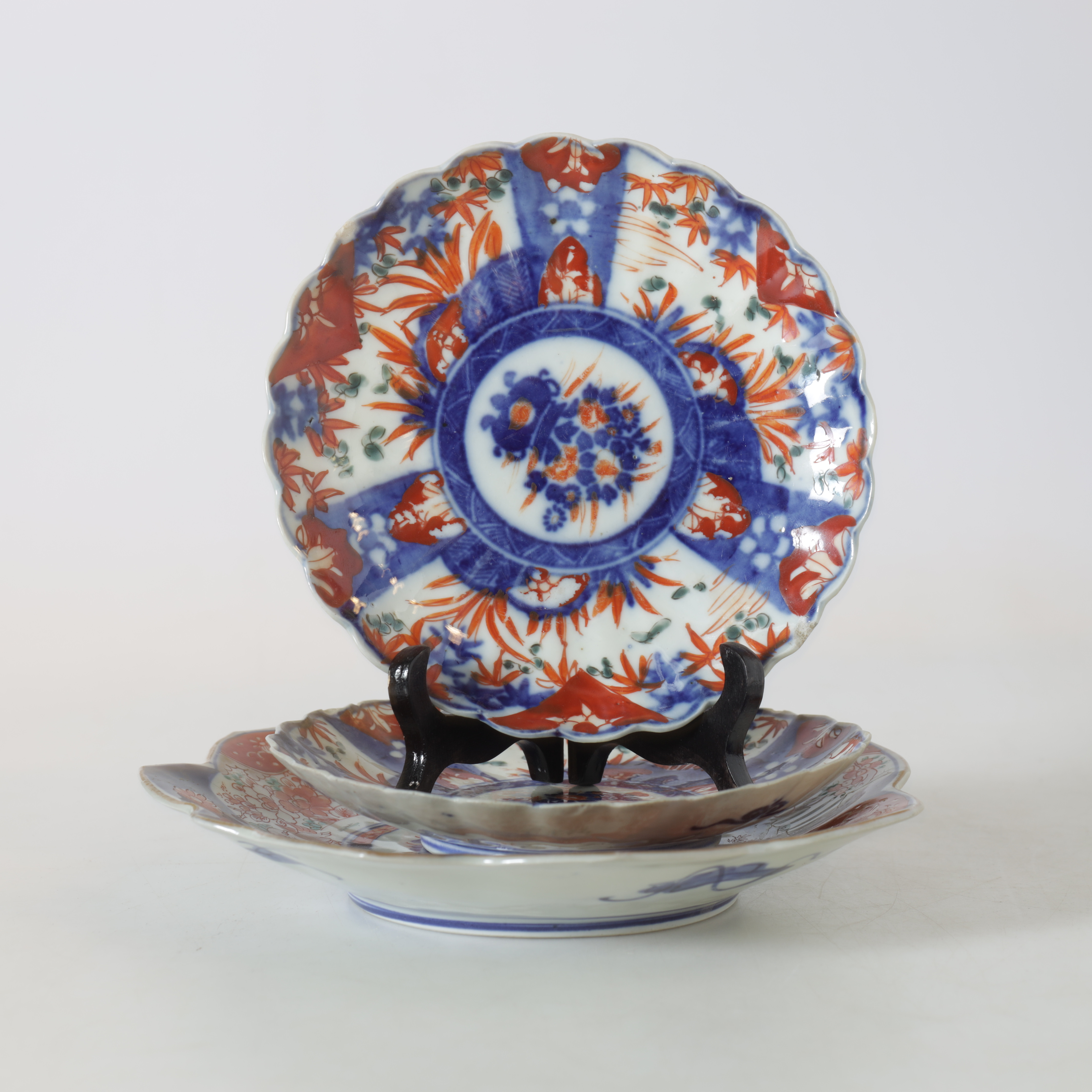 TALLRIK & ASSIETTER, 3 delar, porslin, Imari, Japan.