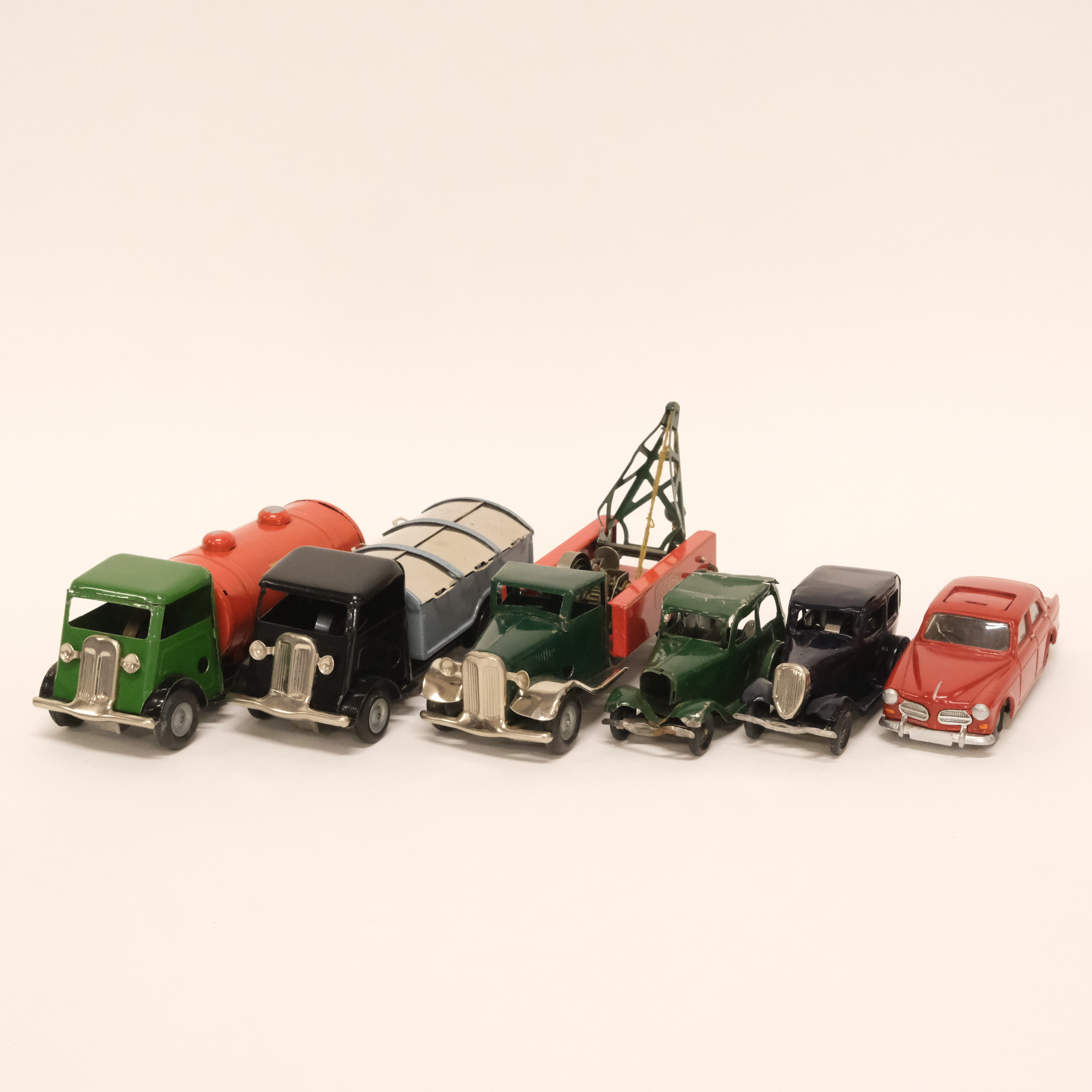 TRI-ANG/MINIC TOYS. FEM MODELLBILAR. PLÅT. ENGLAND, 1950/60-TAL.