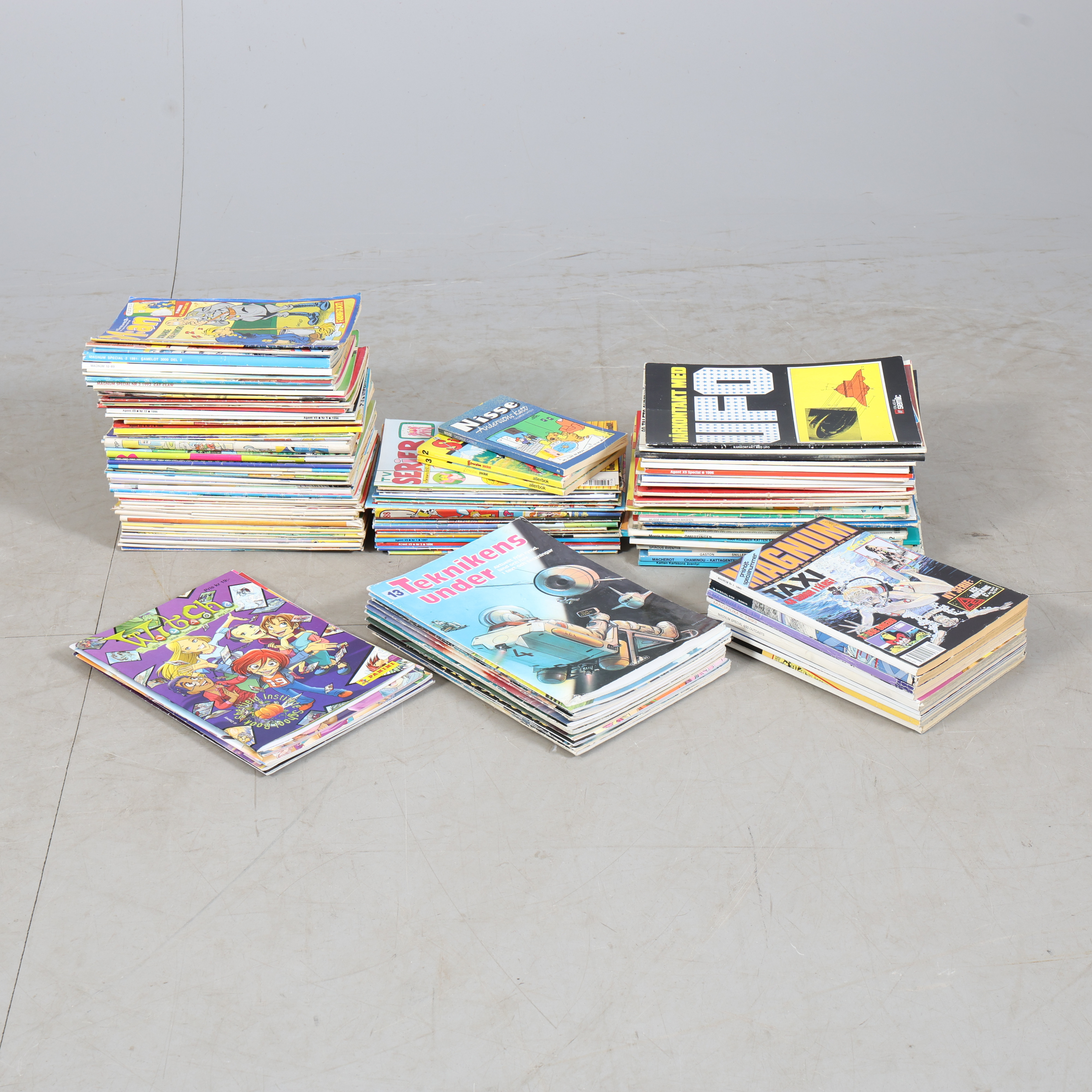 PARTI SERIETIDNINGAR/ALBUM, 85 stycken blandade serietidningar och 49 album samt tre pocket.