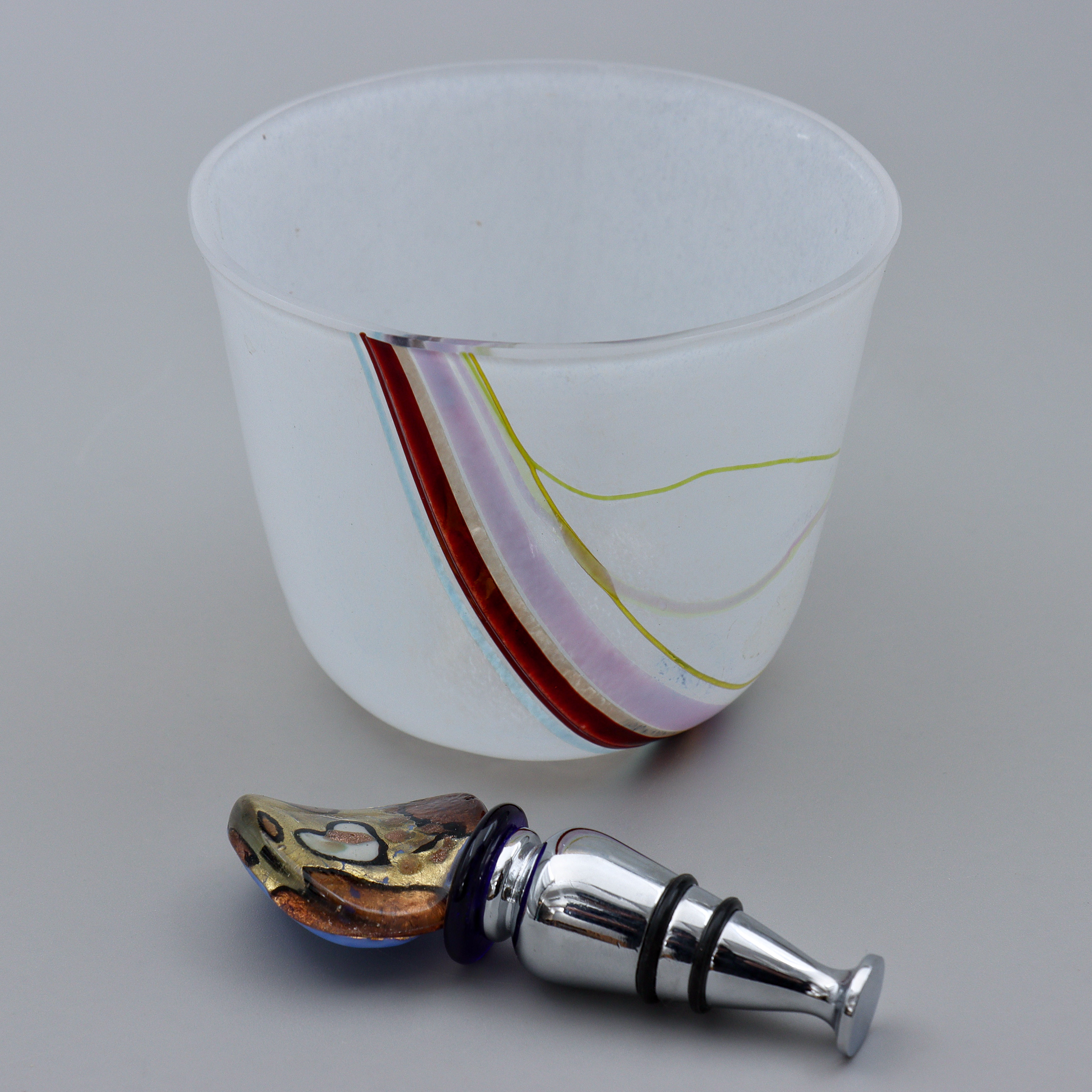 BERTIL VALLIEN. SKÅL, SIGNERAD SAMT VINPROPP, TROLIGEN MURANO.