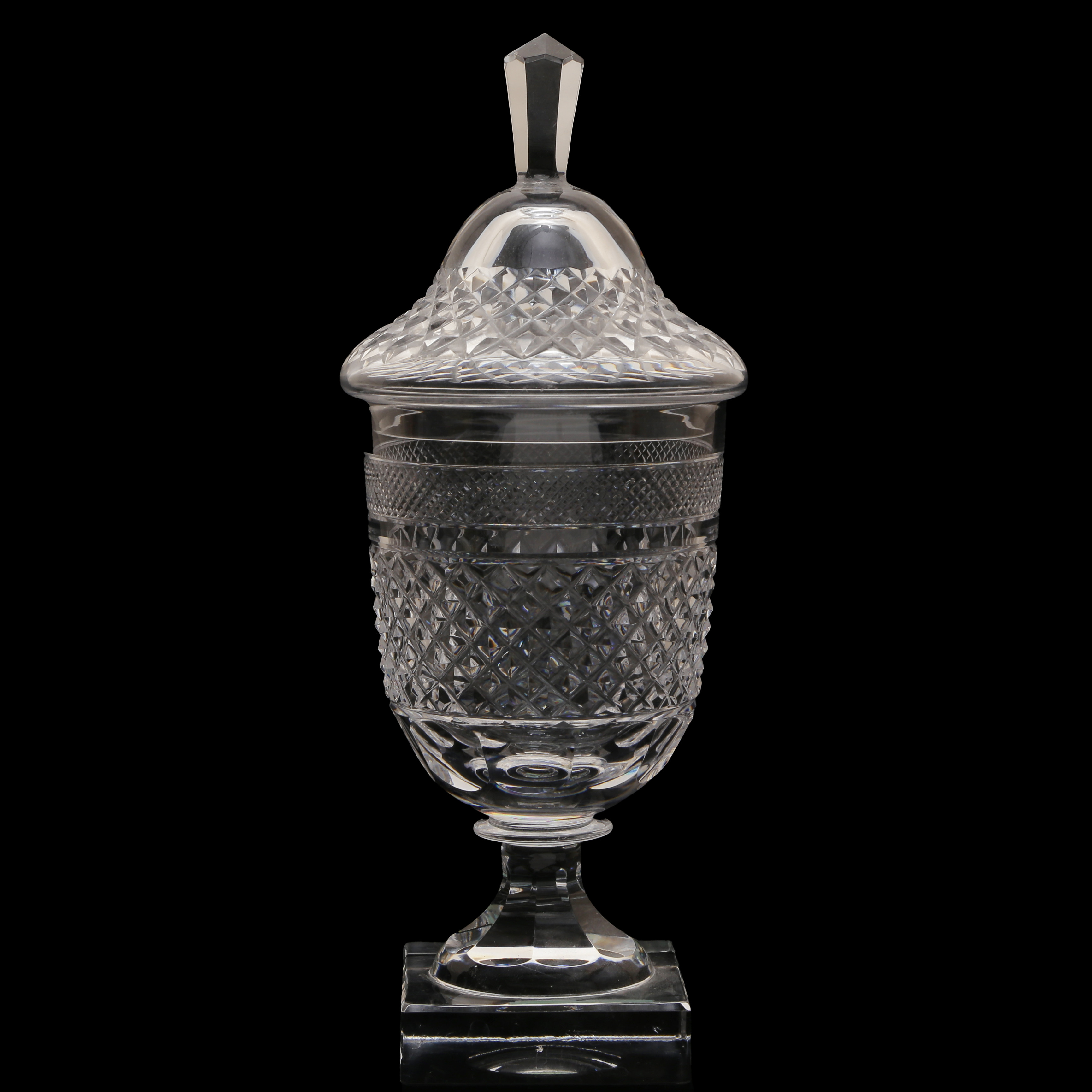 ELIS BERGH. POKAL "KENT" KONSTGLAS, KOSTA.