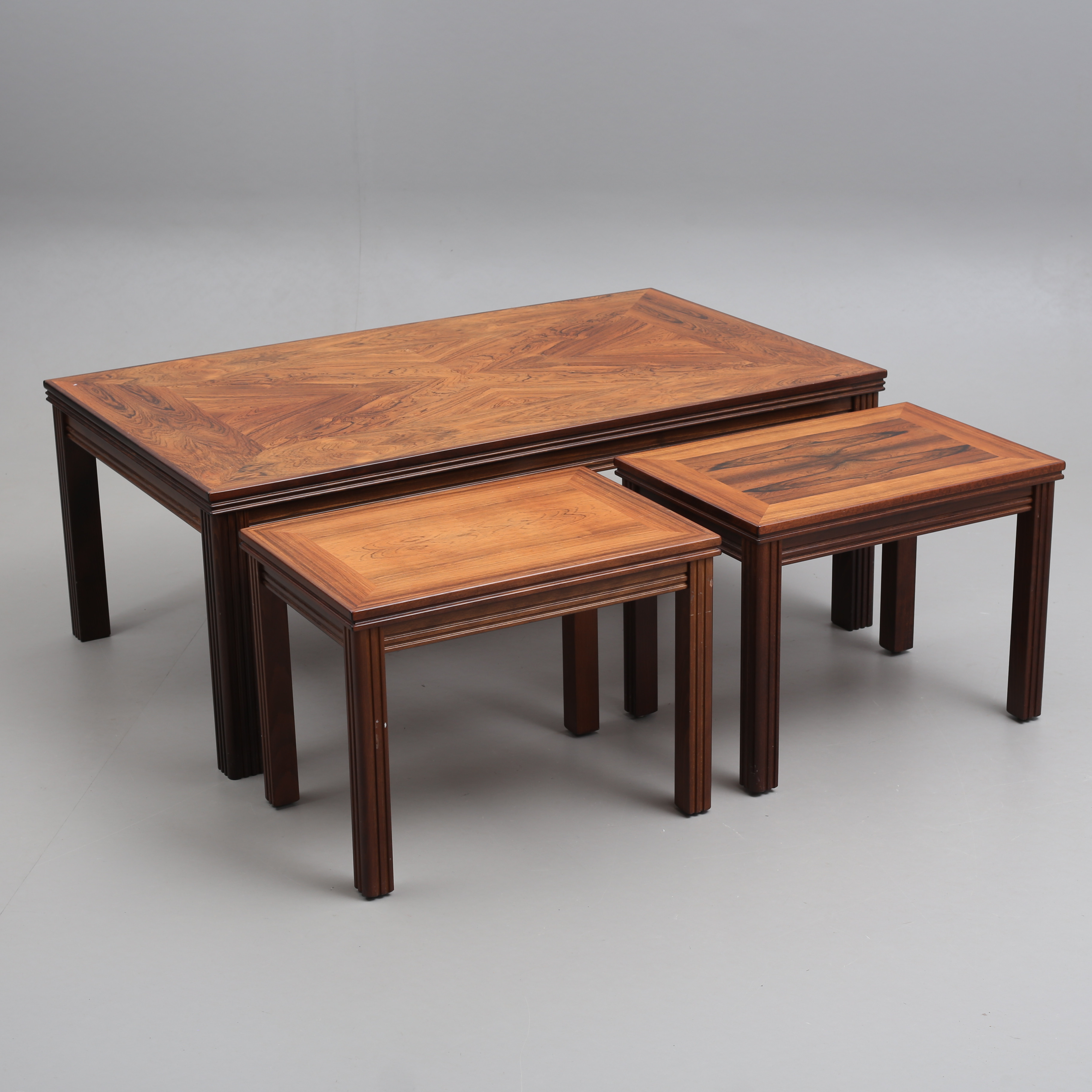 SOFFBORD samt SIDOBORD, 3 delar, jakaranda, 1900-talets andra hälft.