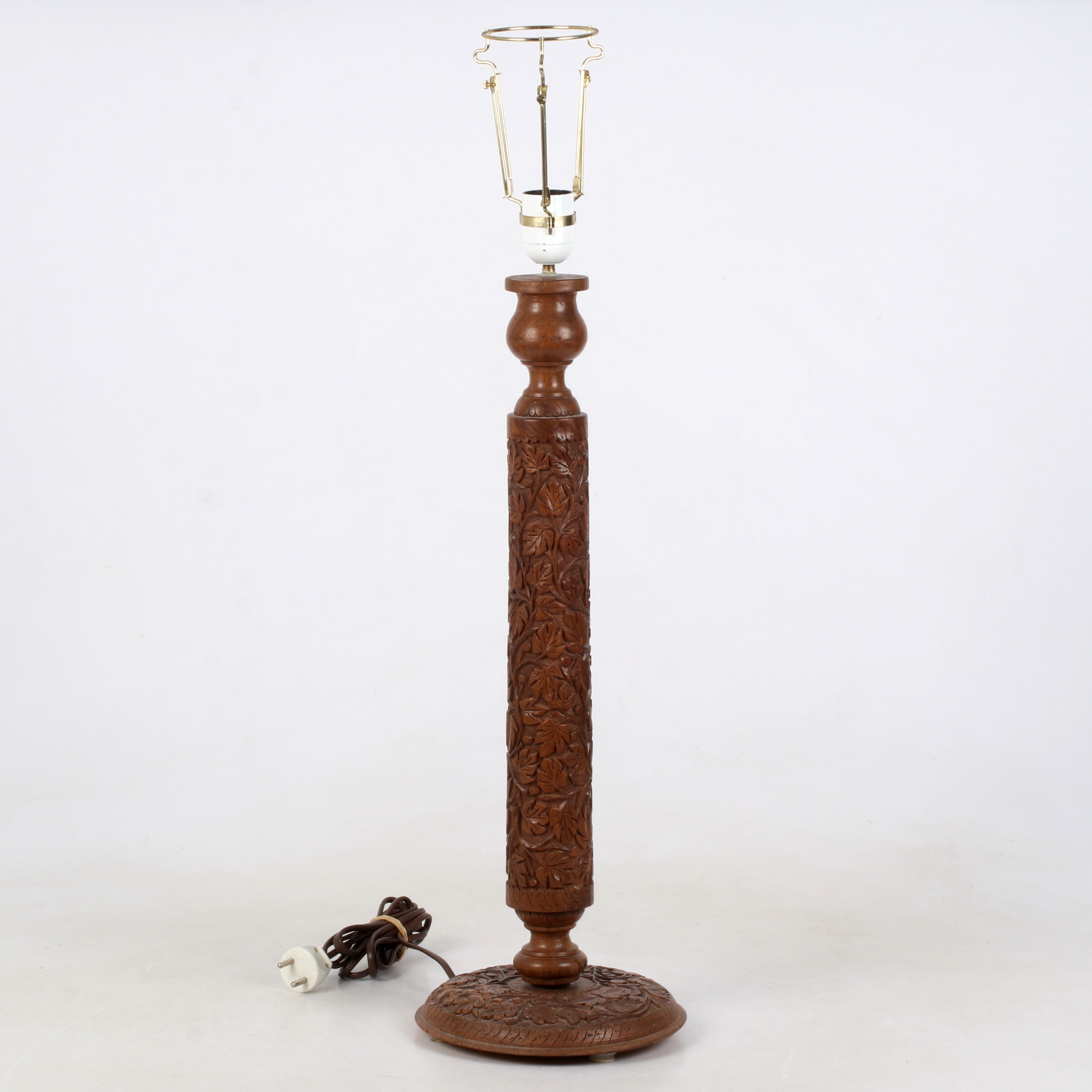 BORDSLAMPA, trä, 1900-tal.