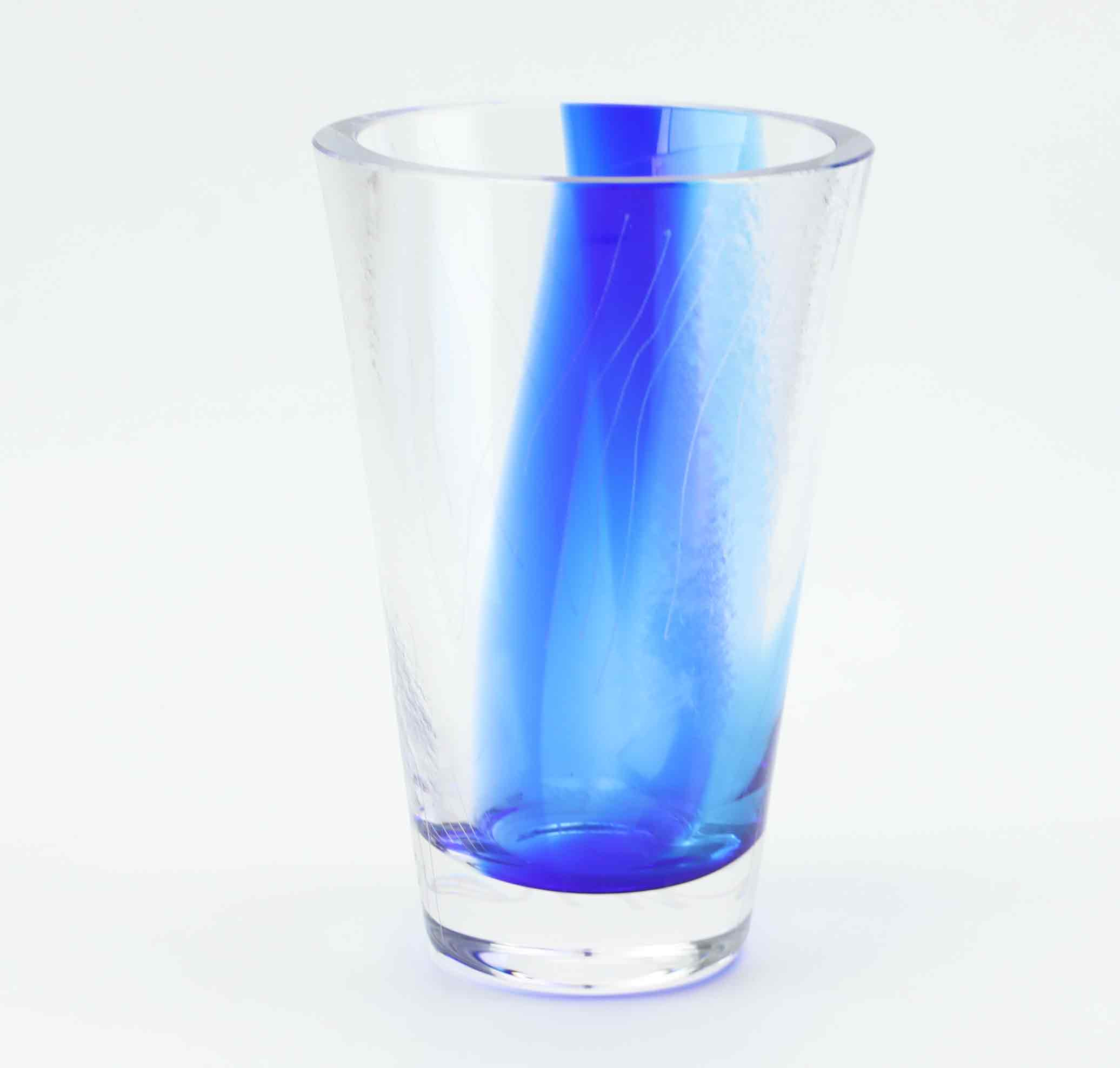 ANNA EHRNER. Vas, konstglas, "Sky", signerad och numrerad, Kosta Boda.