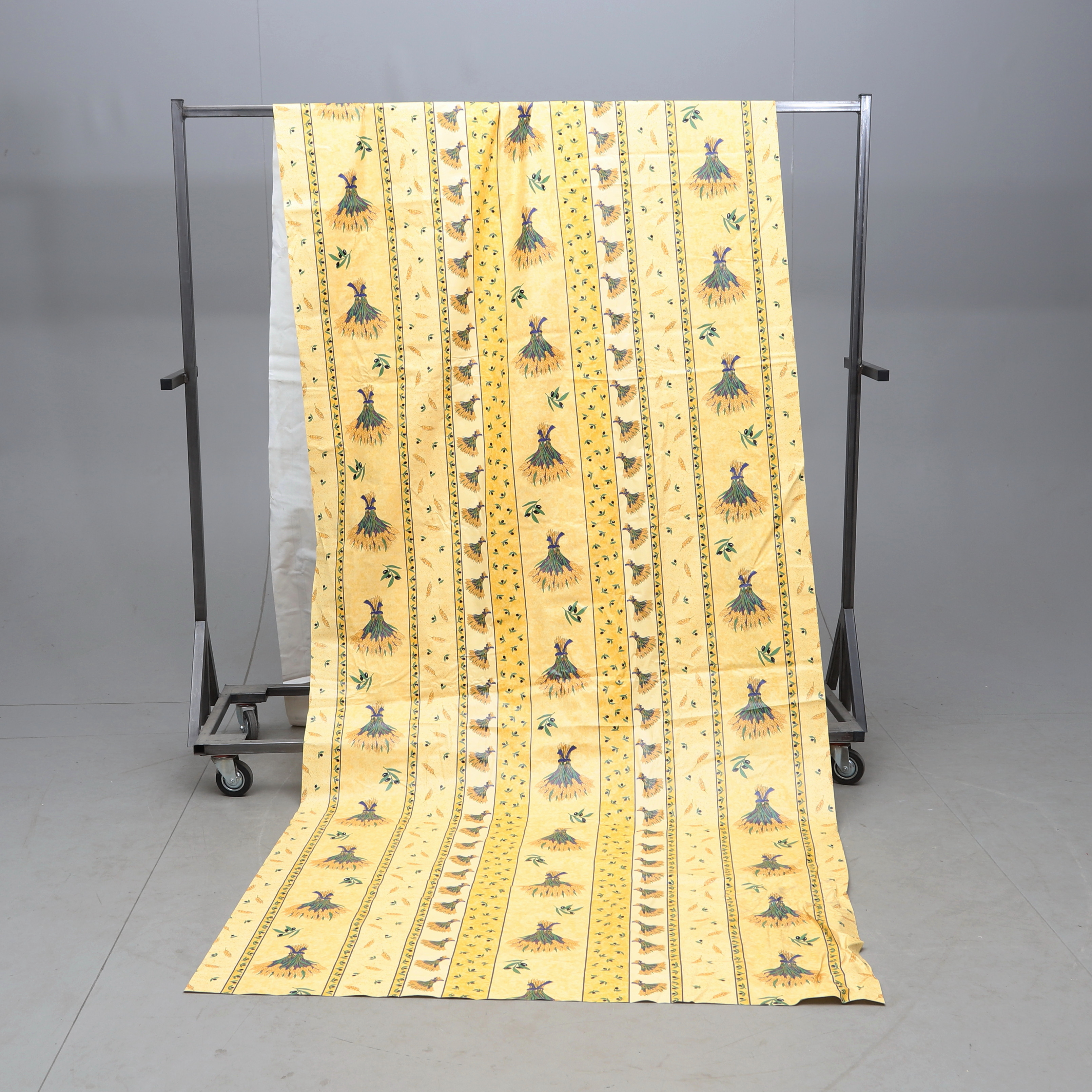 LÅNG VAXDUK, troligen Italien, 2000-tal, ca 1010x139,5 cm.