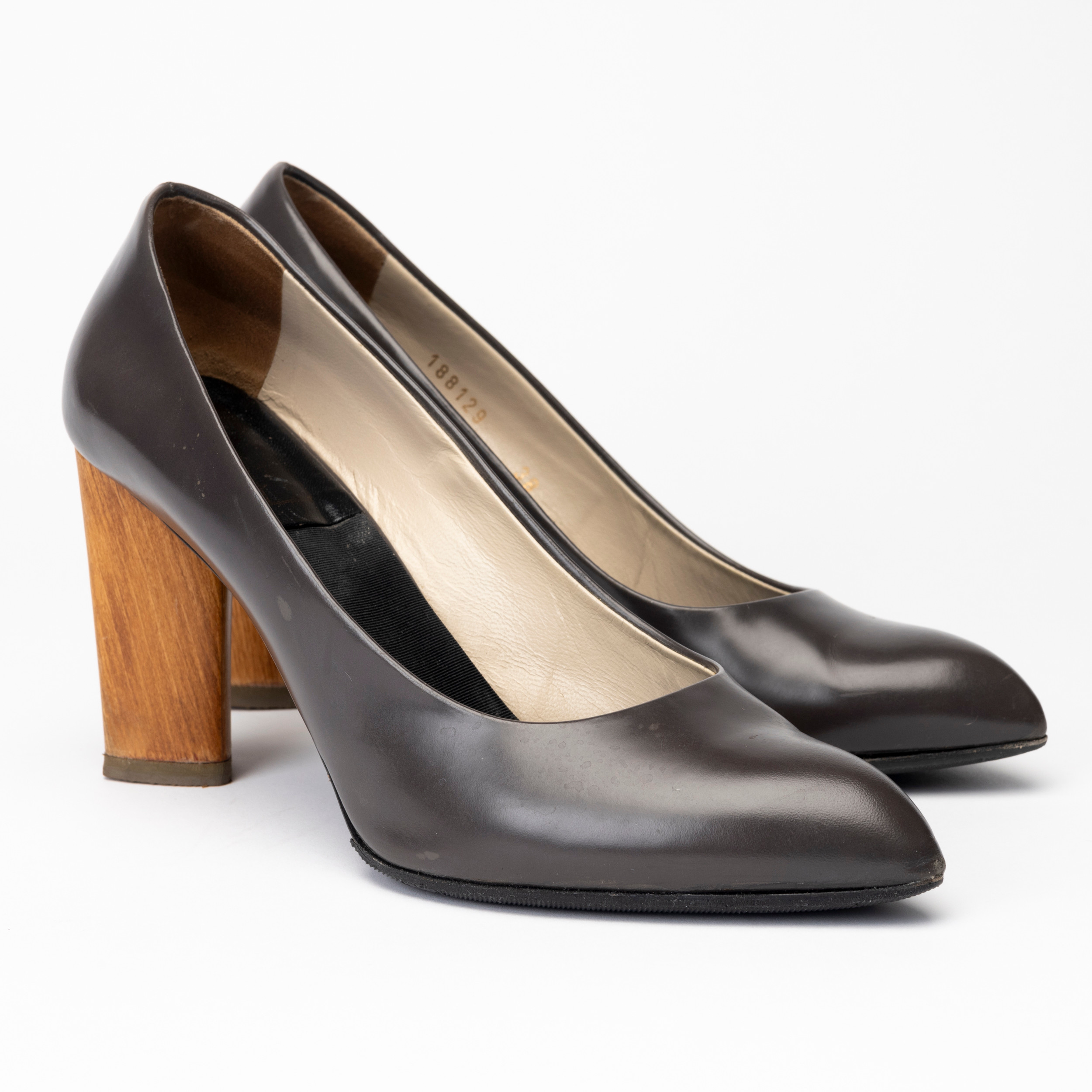 YVES SAINT LAURENT. Pumps, ett par "Charlotte 85", storlek 38.