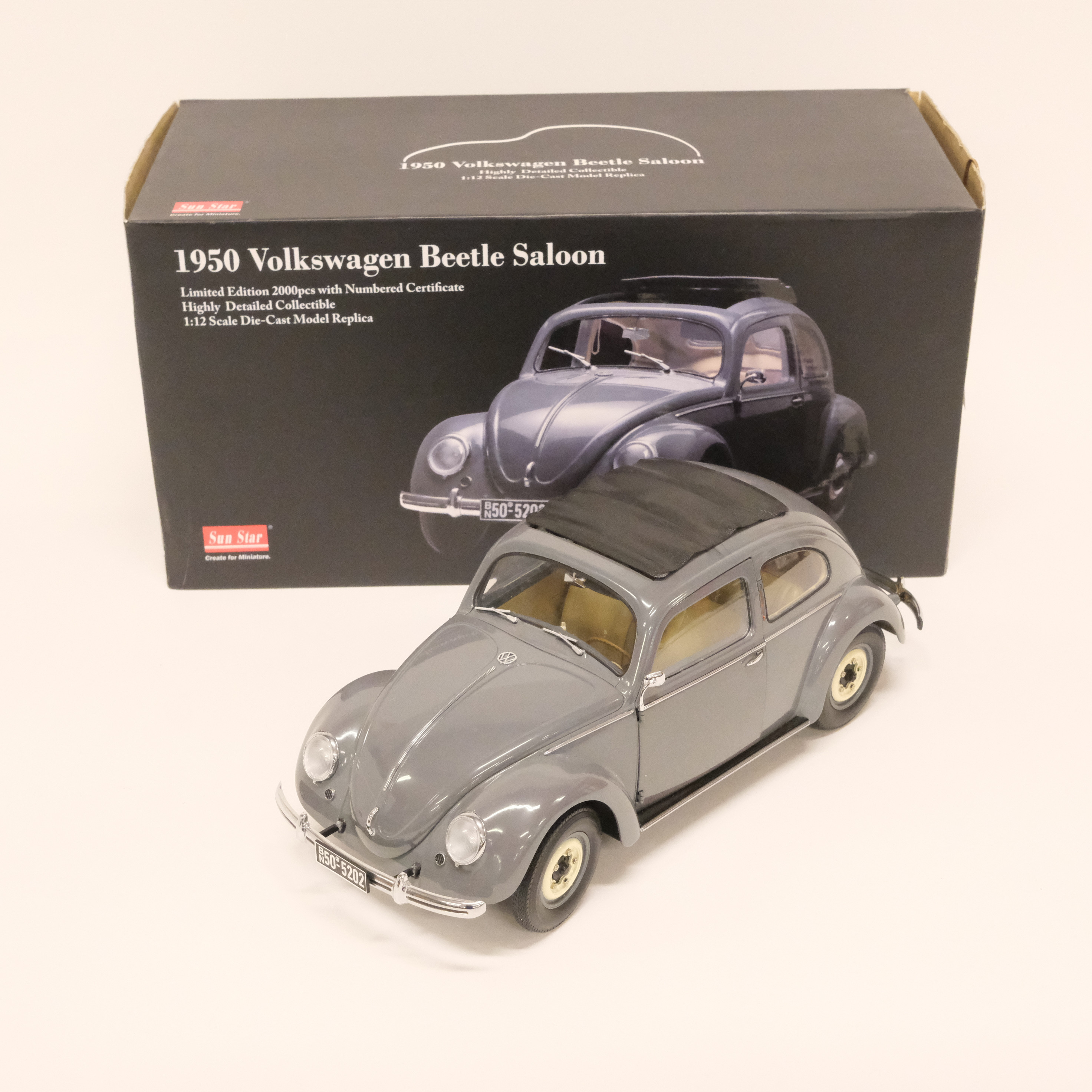 SUN STAR. MODELLBIL. LIMITED EDITION, "1950 VOLKSWAGEN BEETLE SALOON". SKALA 1:12.