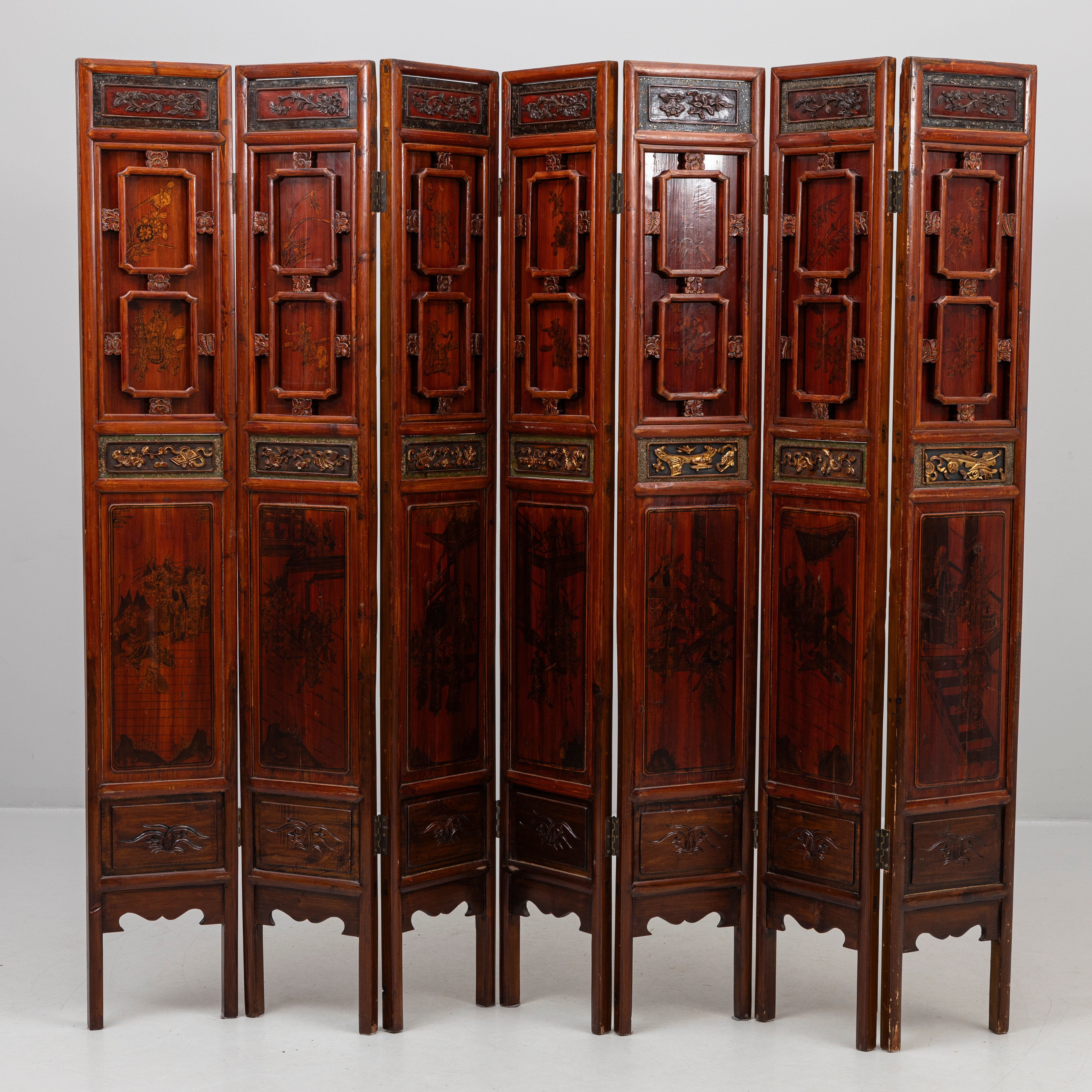 VIKSKÄRM, delvis skuren och bemålad dekor, Kina, 1900-tal.