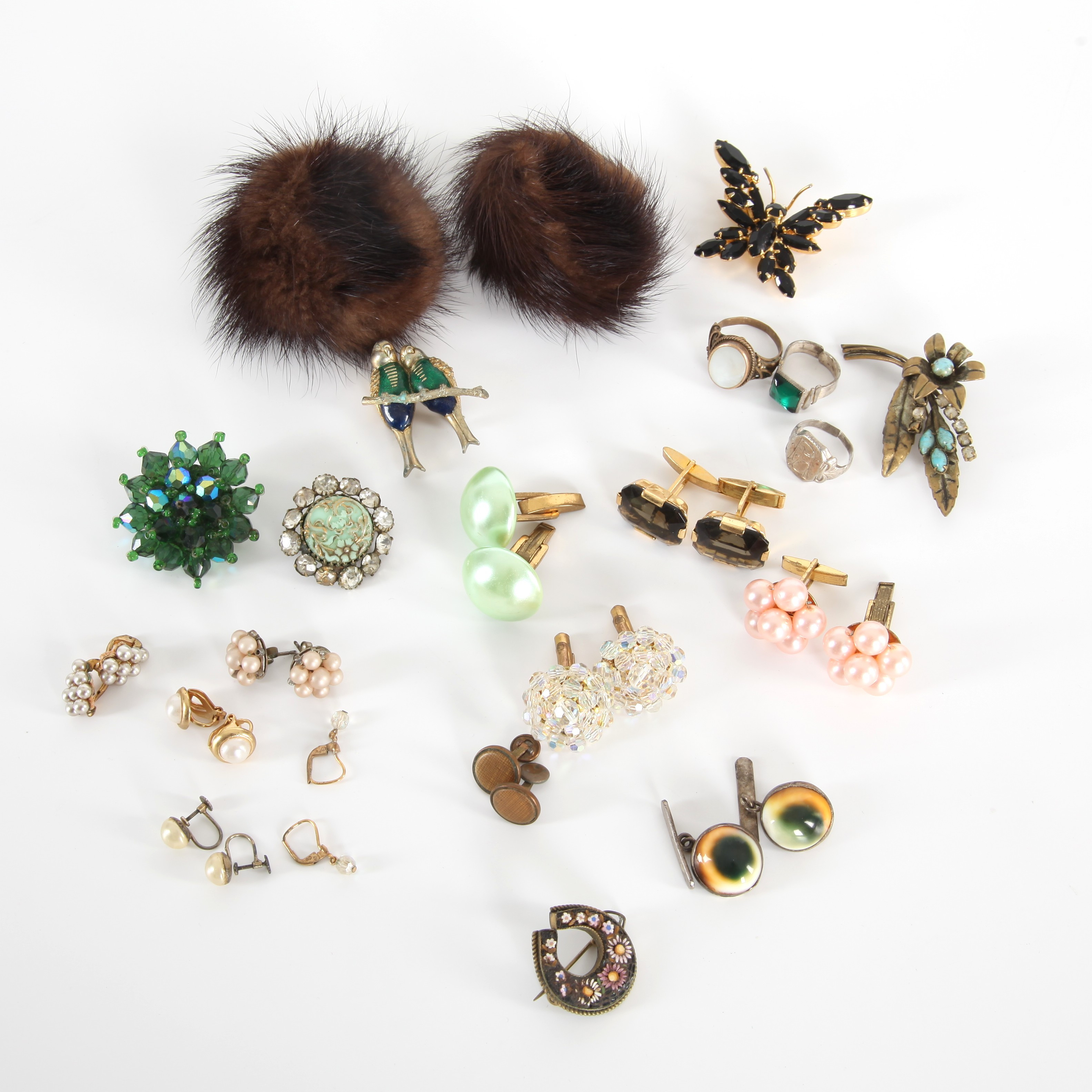 VINTAGESMYCKEN, 32 delar, manschettknappar dam, broscher, örhängen och ringar.