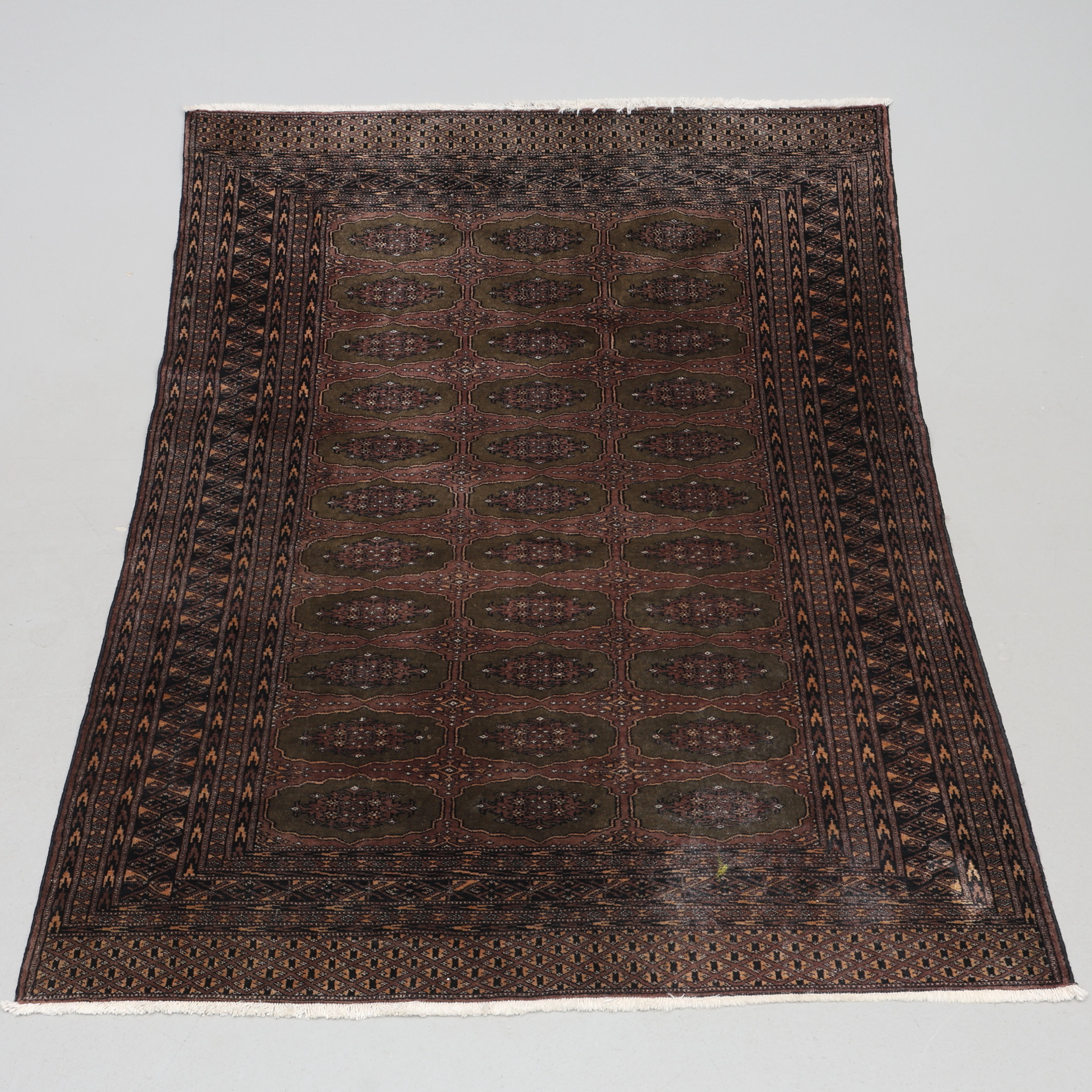 ORIENTALISK MATTA. "Bukhara", Pakistan.