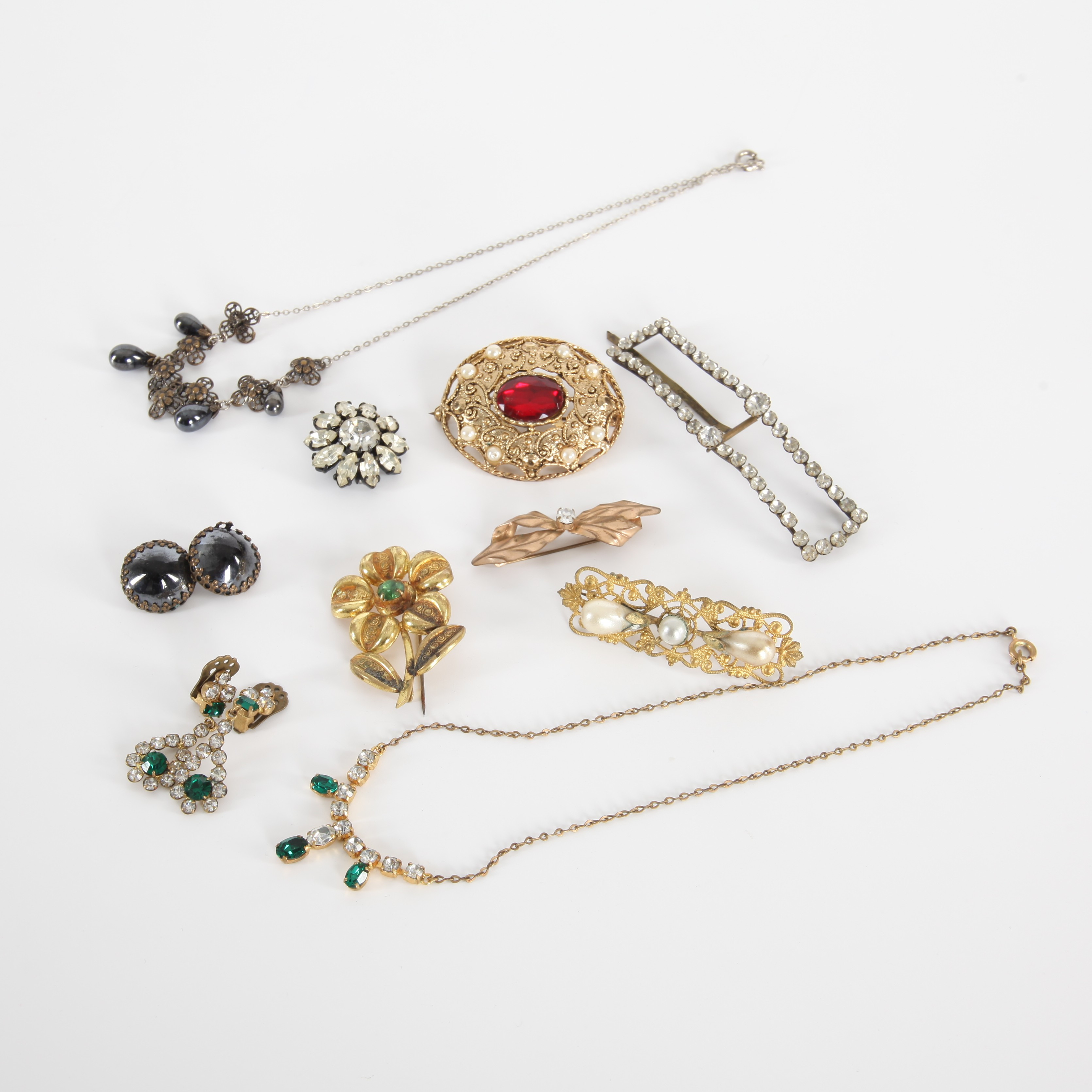 VINTAGESMYCKEN, 12 delar, broscher, örhängen och halsband.