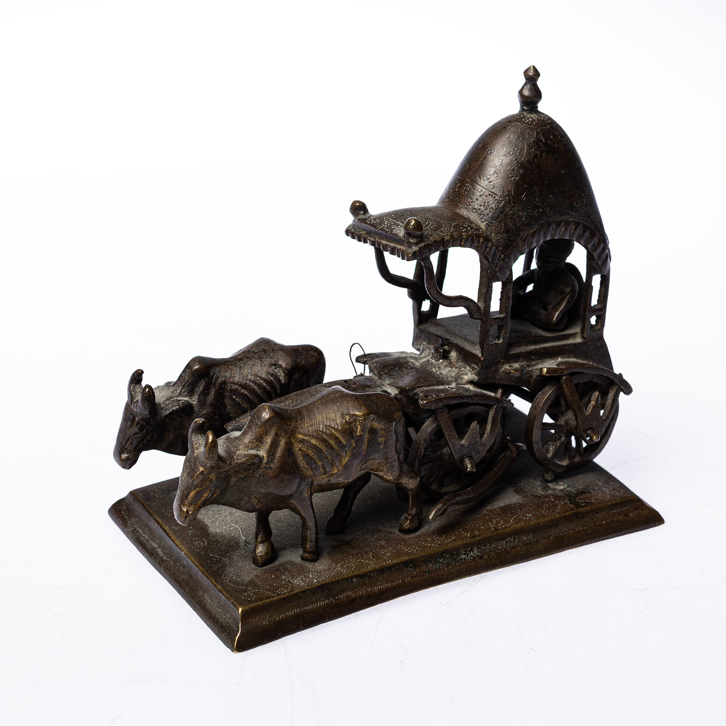 SKULPTUR, Hindu oxar med vagn, Indien.