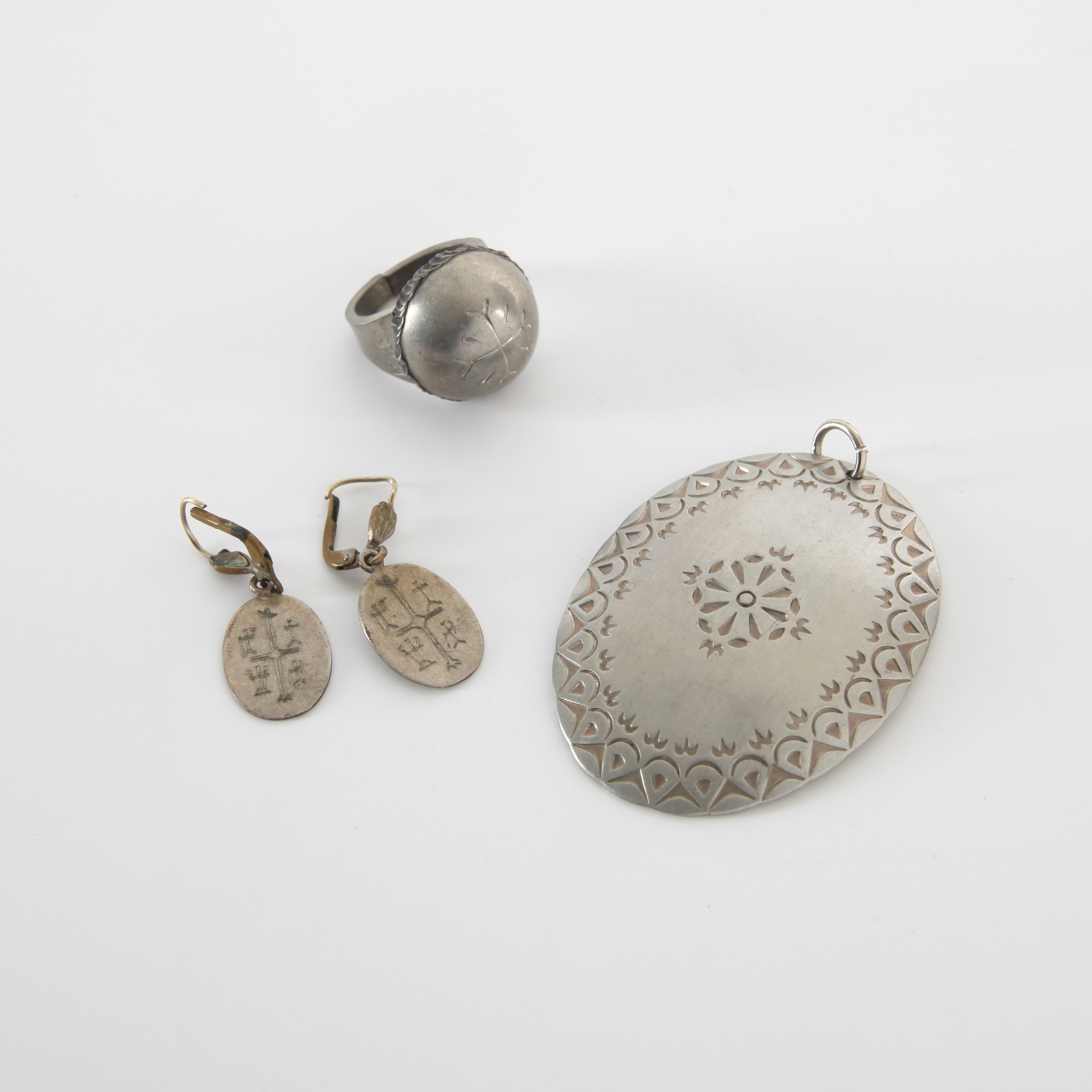 TENNSMYCKEN, 4 delar, Samiskt hantverk.