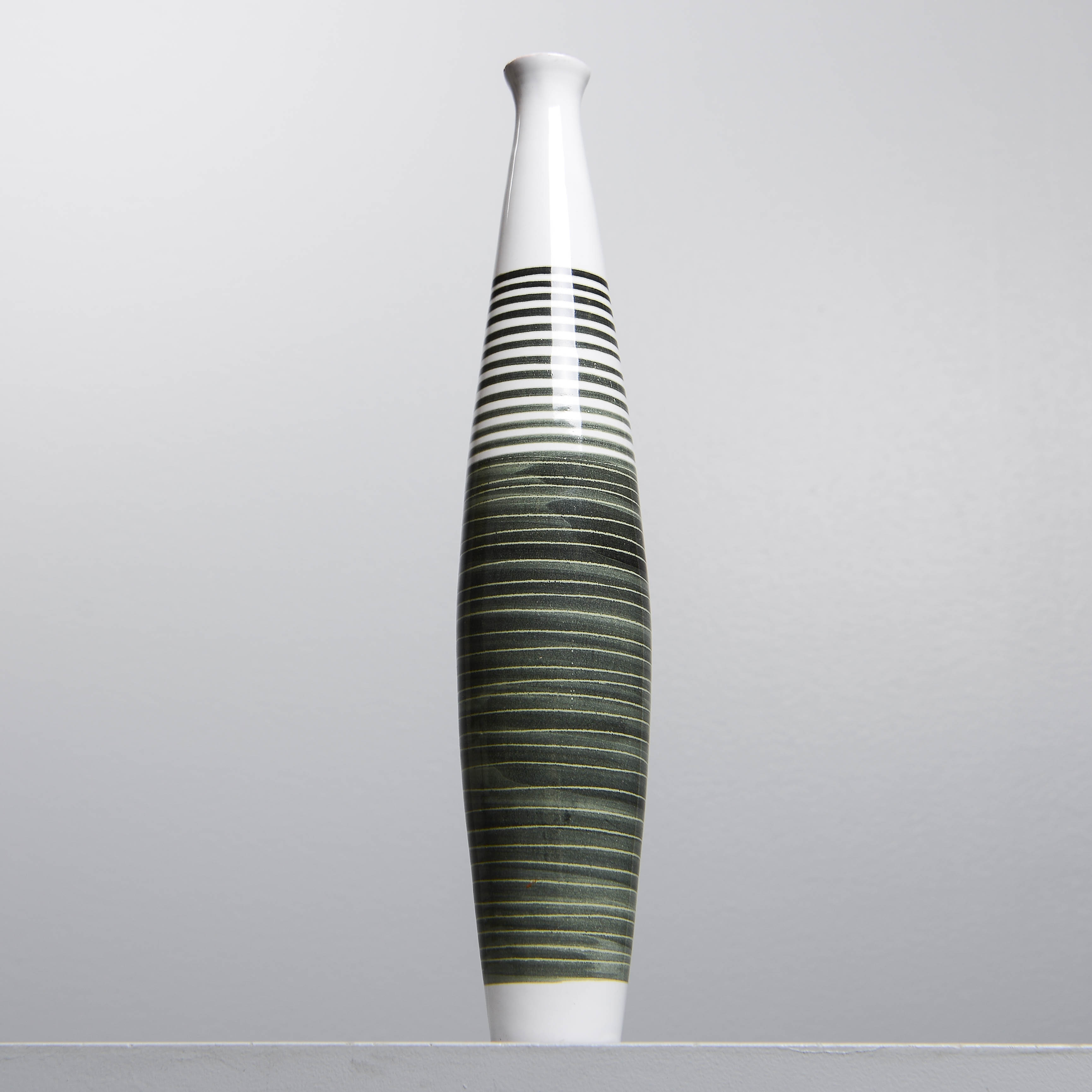 MARI SIMMULSON. "Sving", vas, modell 4168, Upsala Ekeby, 1954.