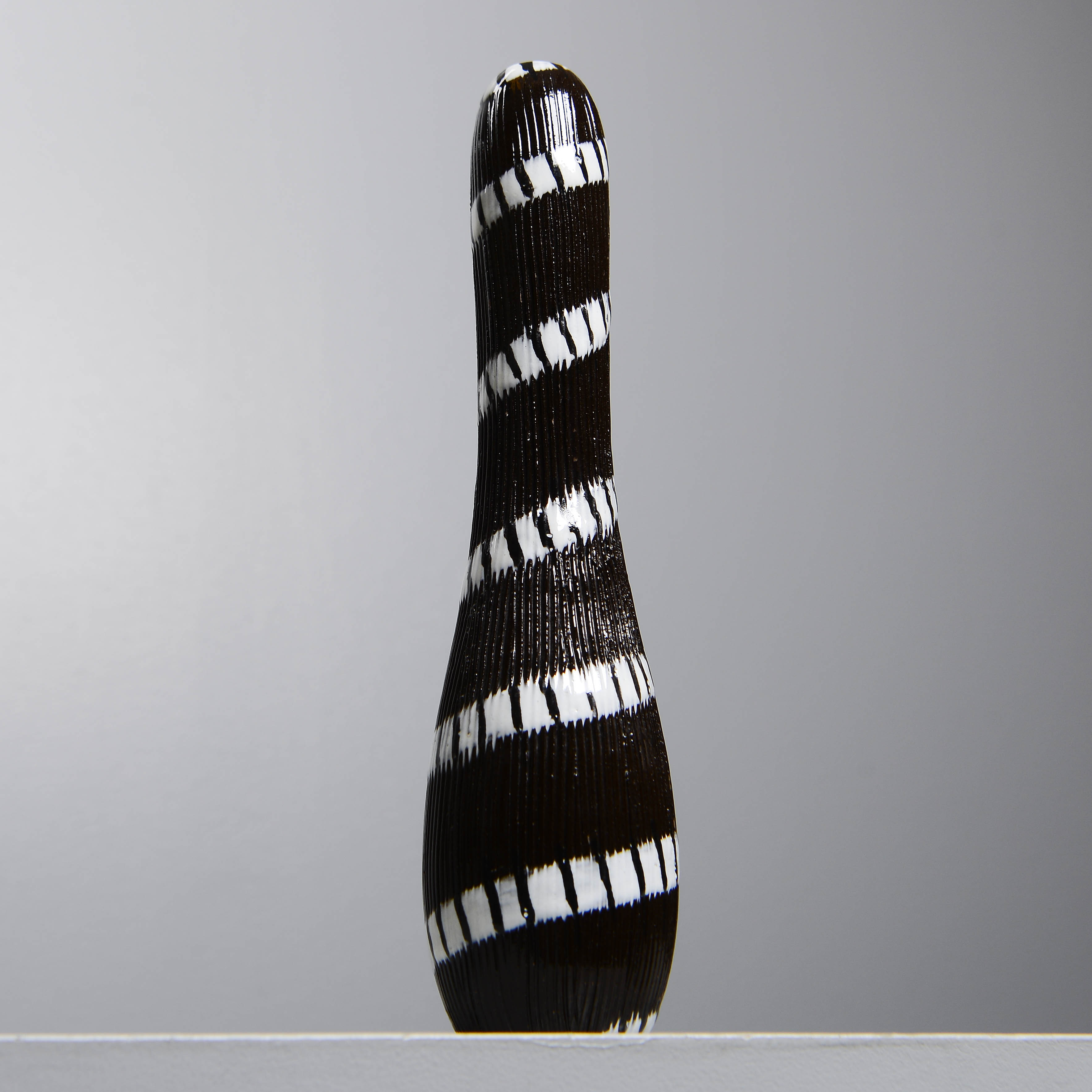 INGRID ATTERBERG. Vas, modell 2164, Upsala-Ekeby, 1954-56.