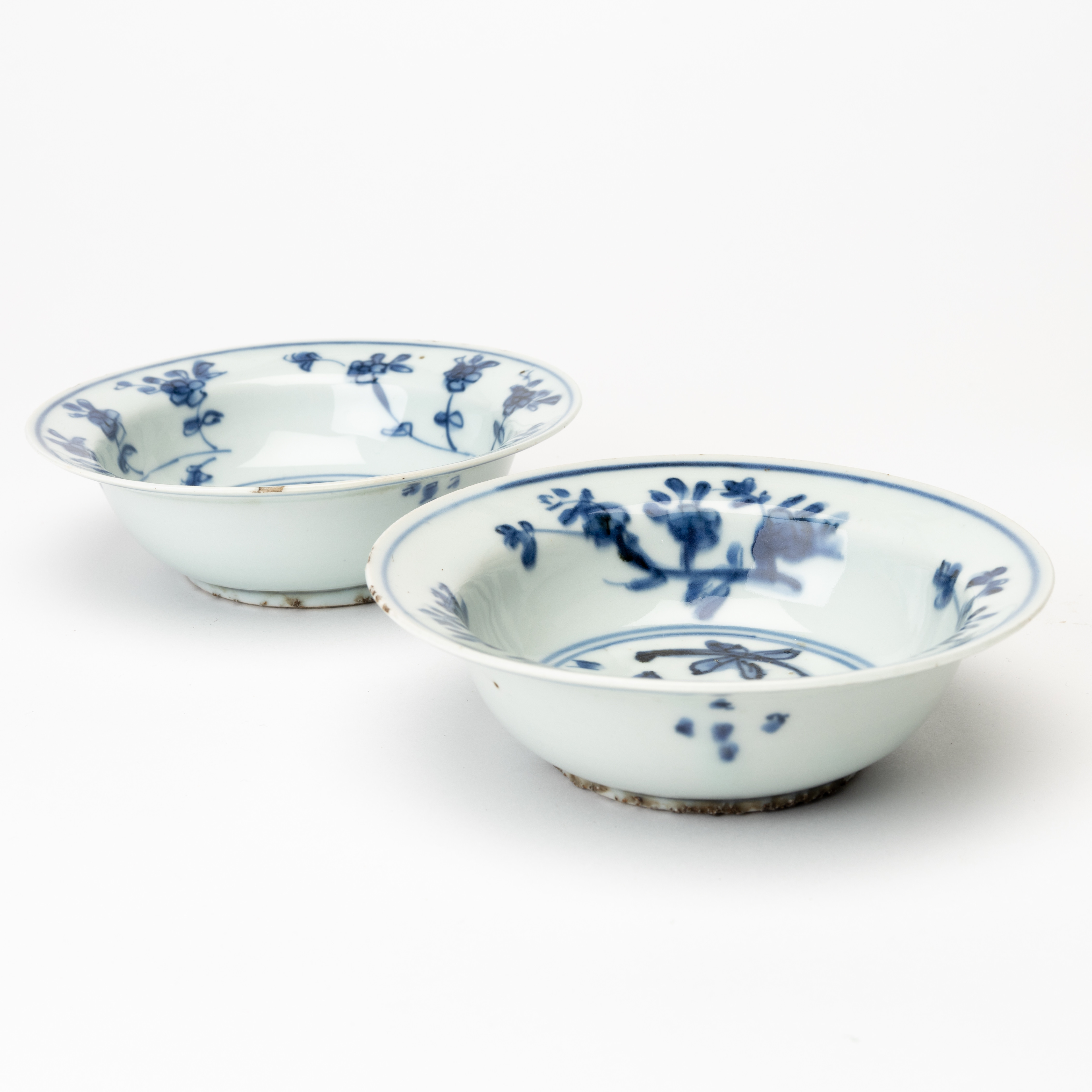 BÄRTALLRIKAR, 2 snarlika, porslin, Kina, Wanli (1572-1620).