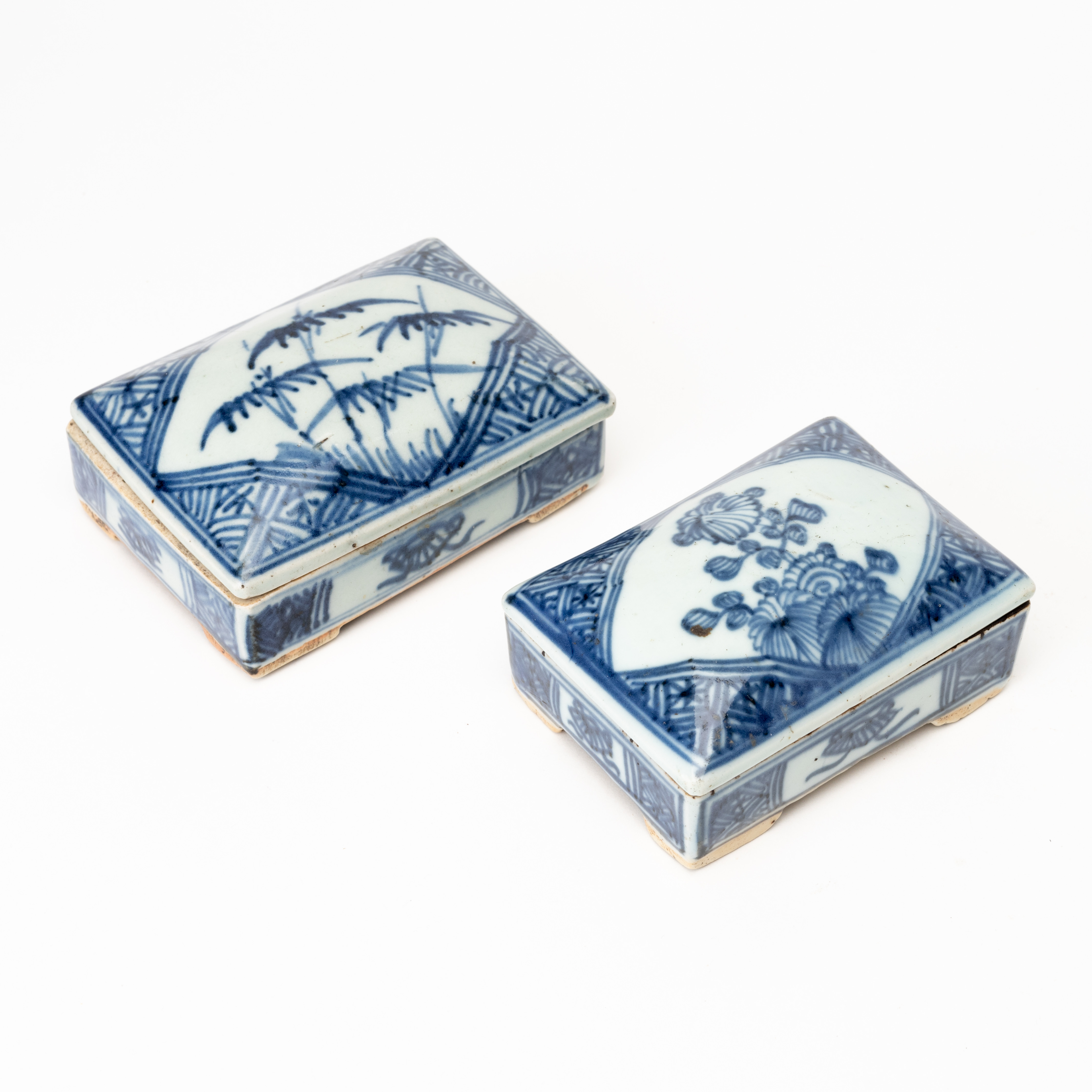 LOCKASKAR / TUSCHDOSOR, 2 st, porslin, Kina, 1700/1800-tal.