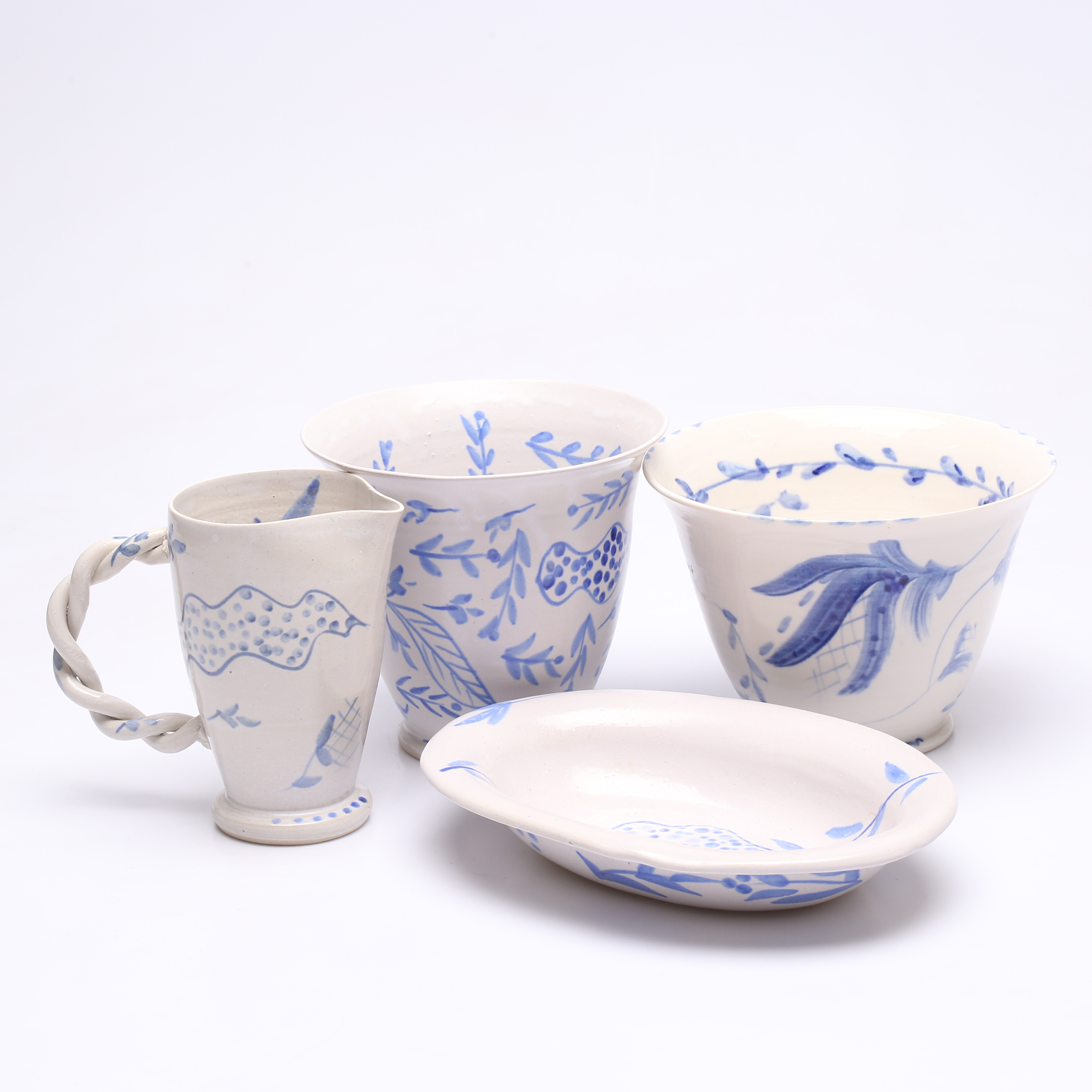 LASSE FRISK. Keramik, 4 delar, monogramsignerade.