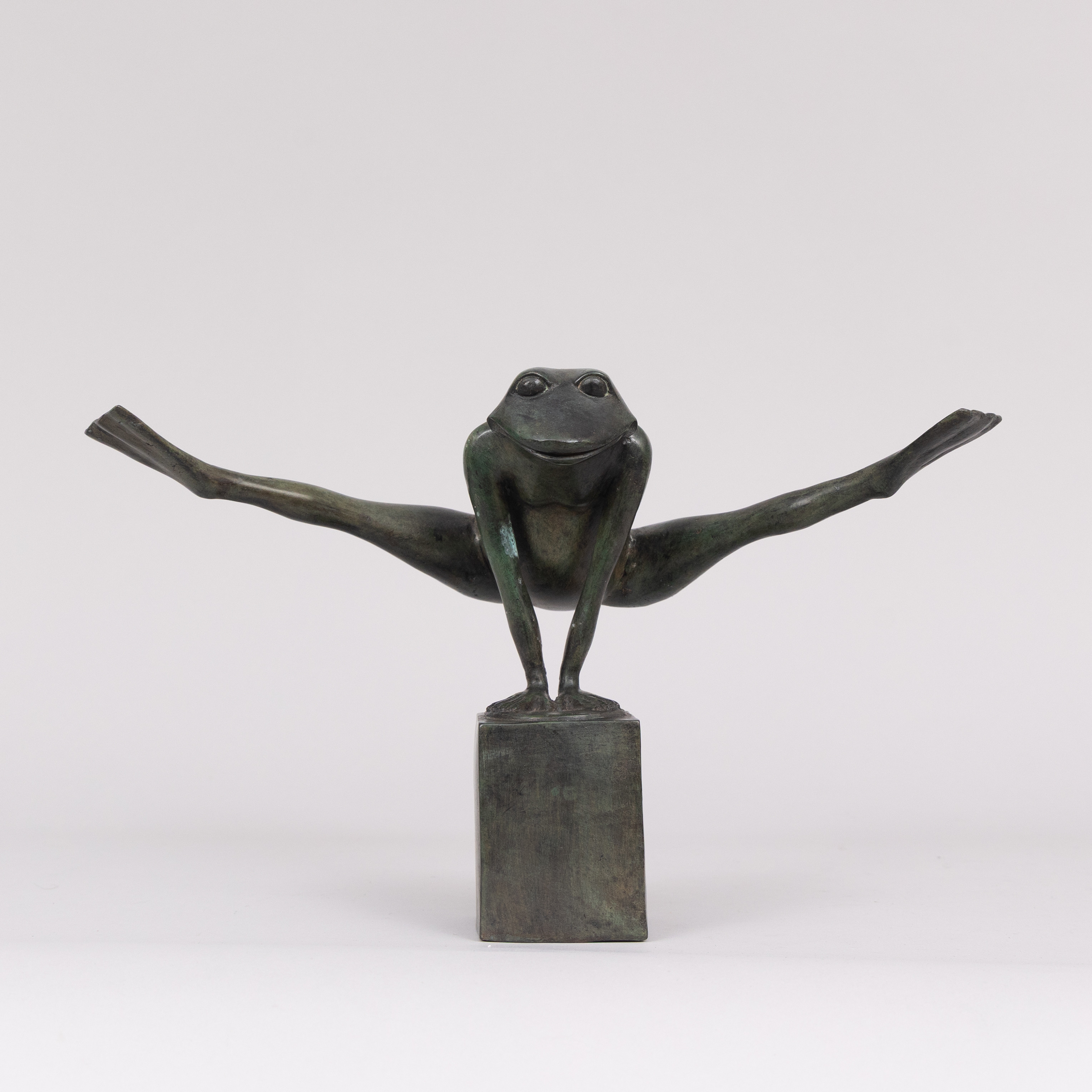 SKULPTUR, "Look at my legs", bronspatinerad brons, stämplad APG.