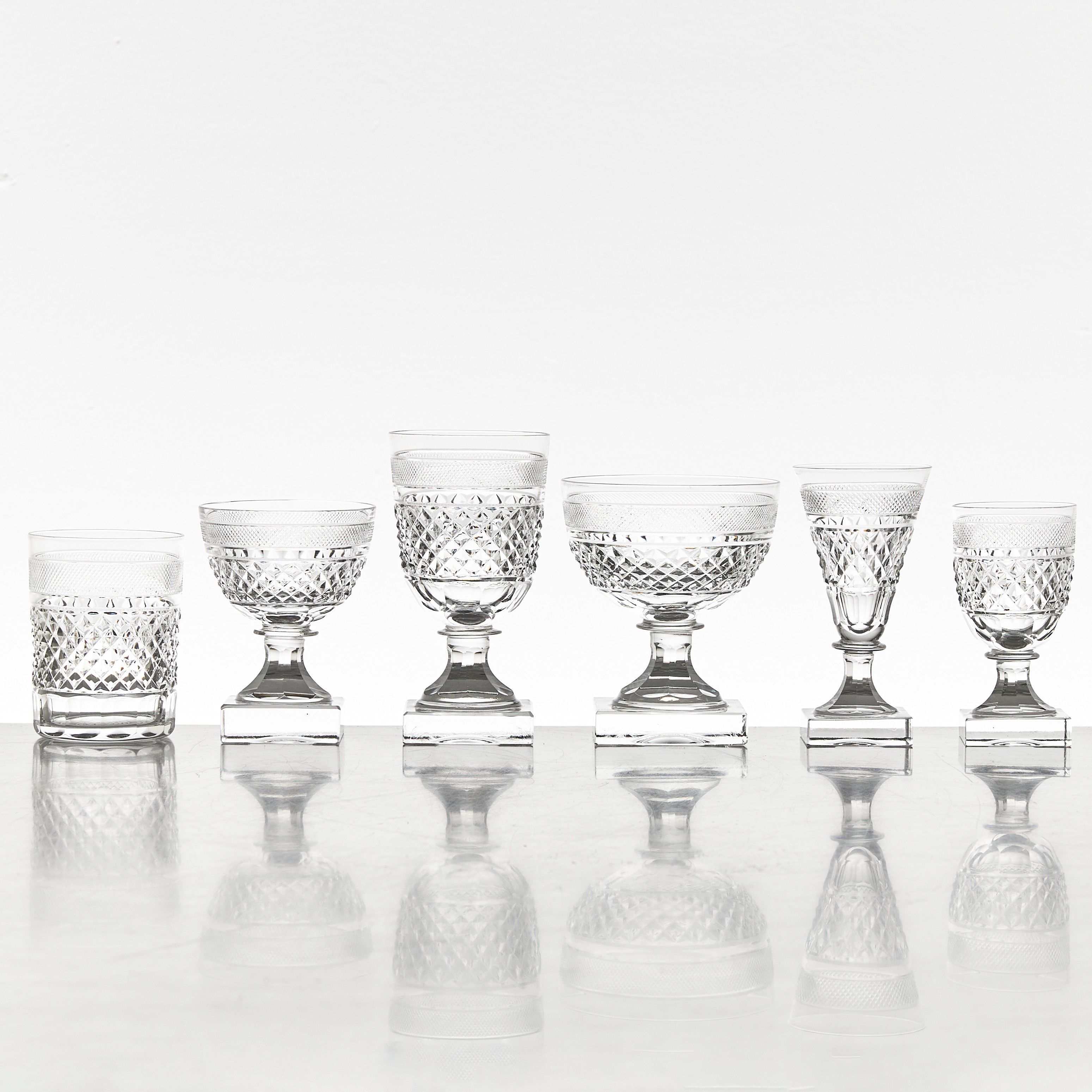 ELIS BERGH. glasservisdelar, "Kent" Kosta, 52 delar.