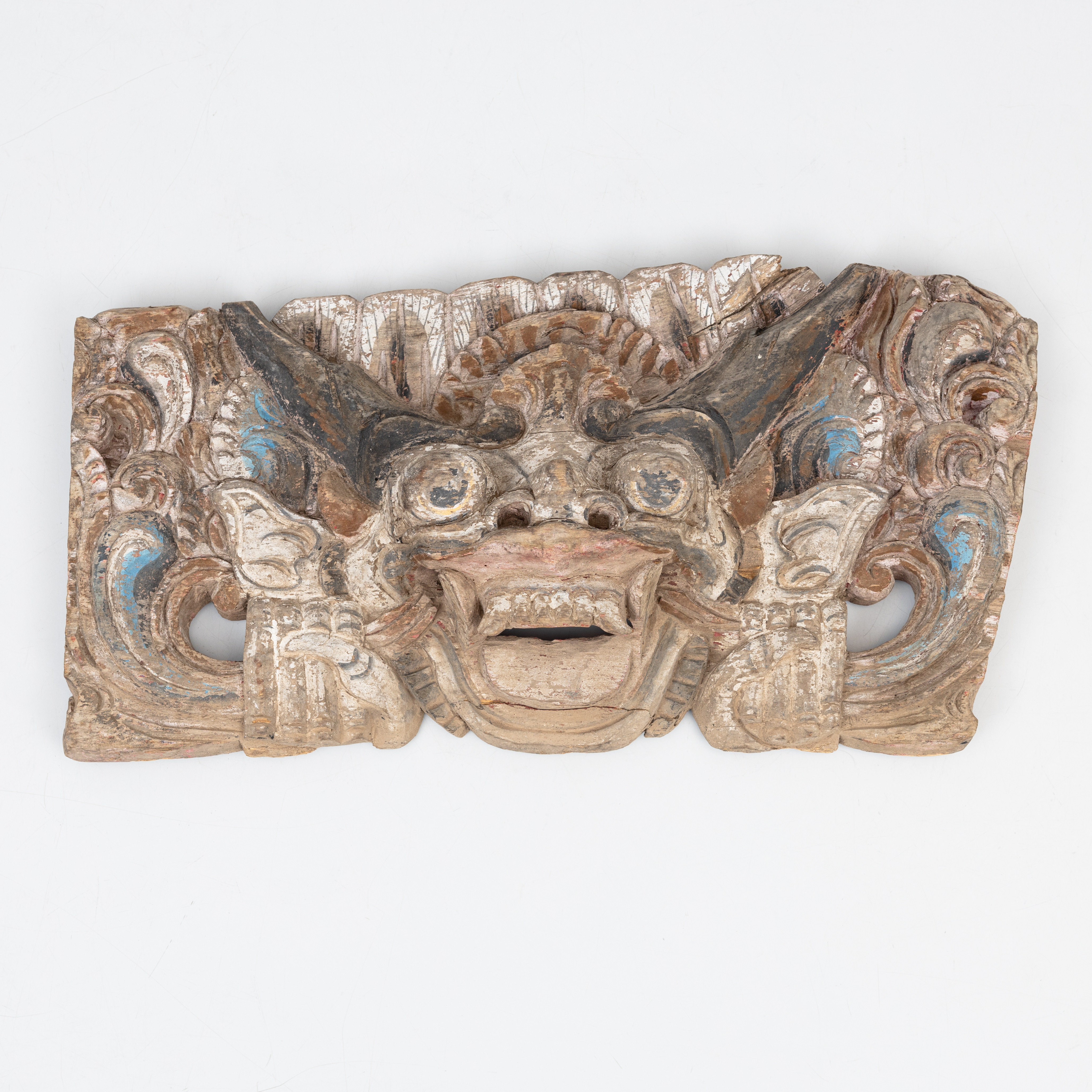 DEKORELEMENT, Indonesien, skuret och bemålat trä.