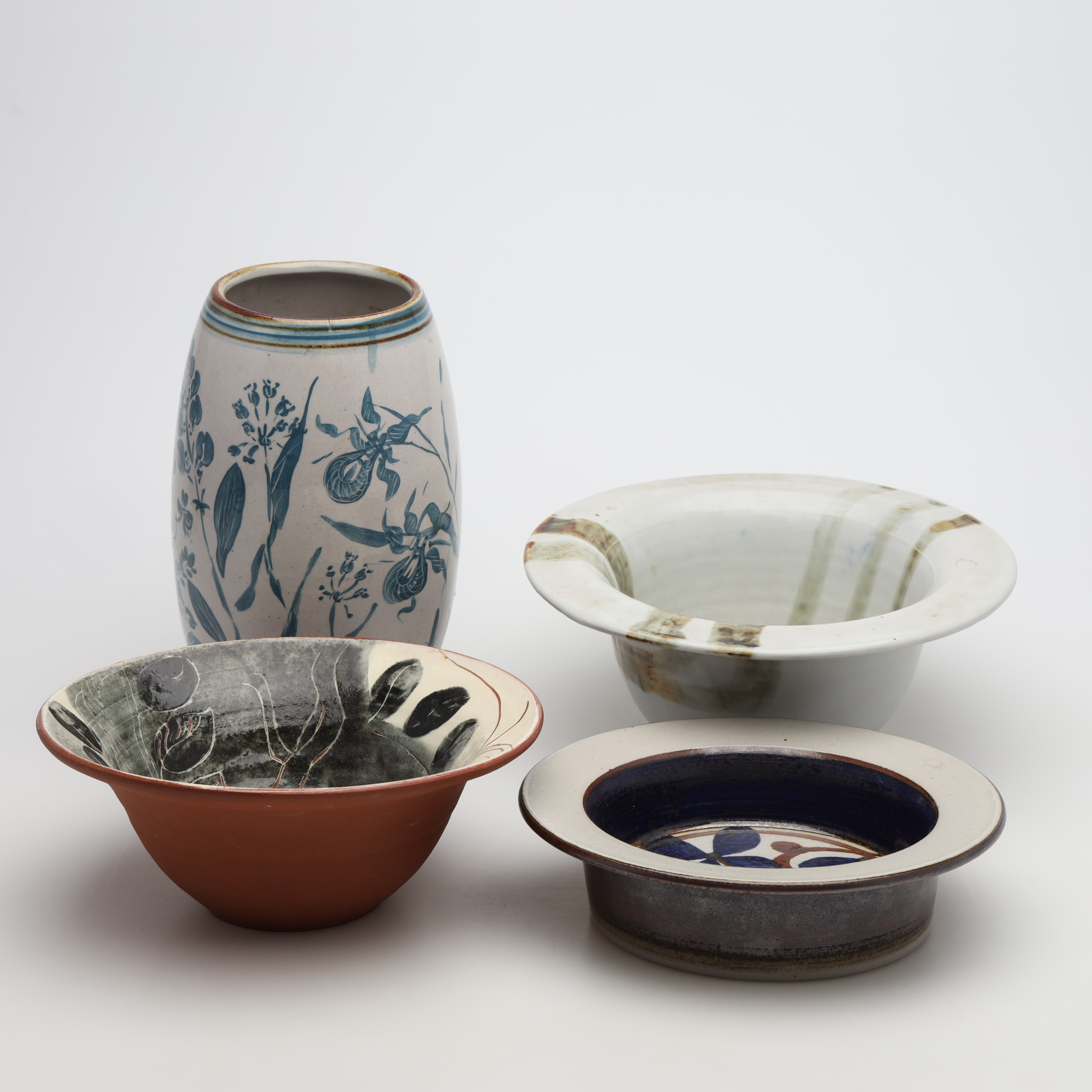 VAS samt SKÅLAR, 4 delar, keramik, bland annat Carl-Harry Stålhane.