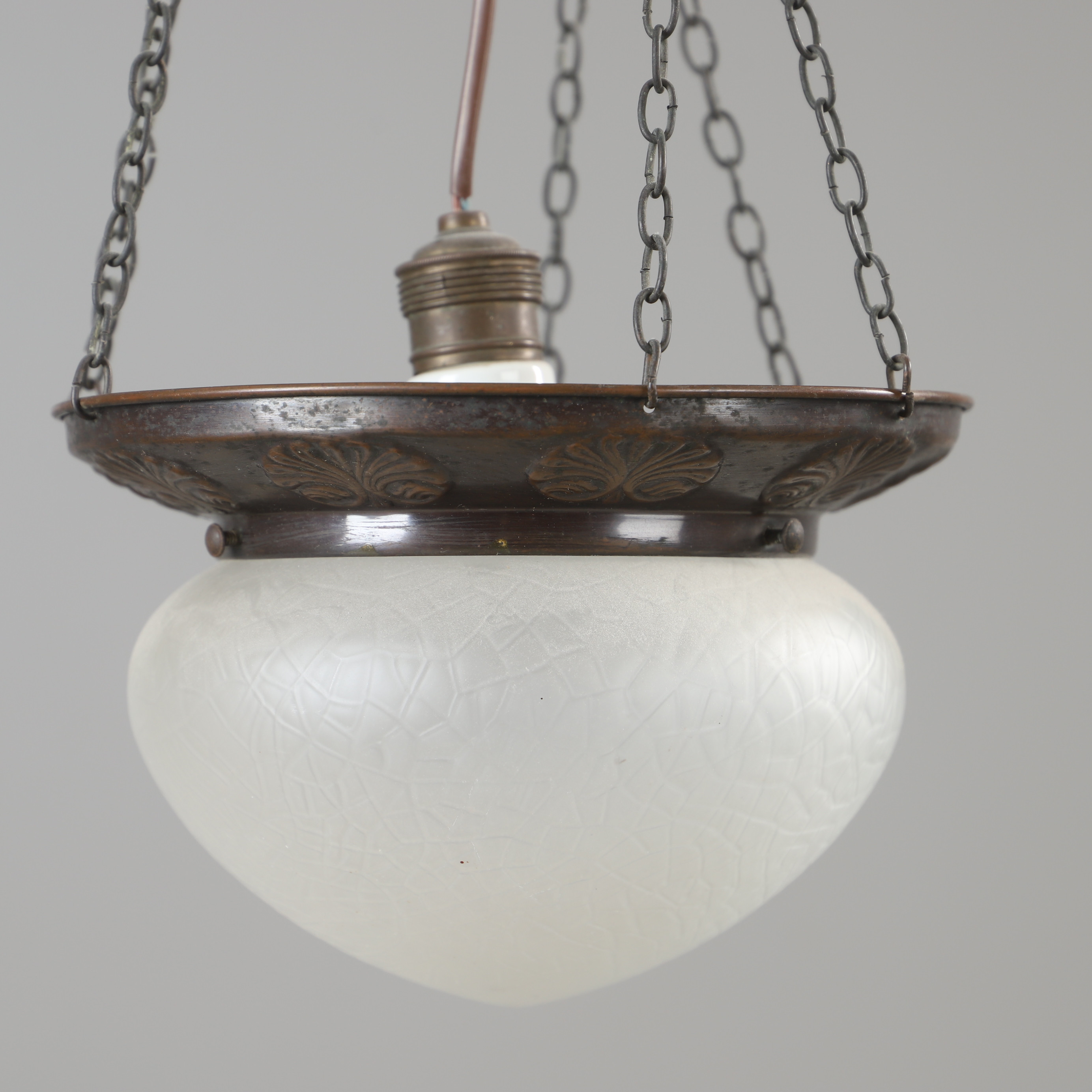 TAKLAMPA, koppar med glaskupa, 1900-talets första hälft.