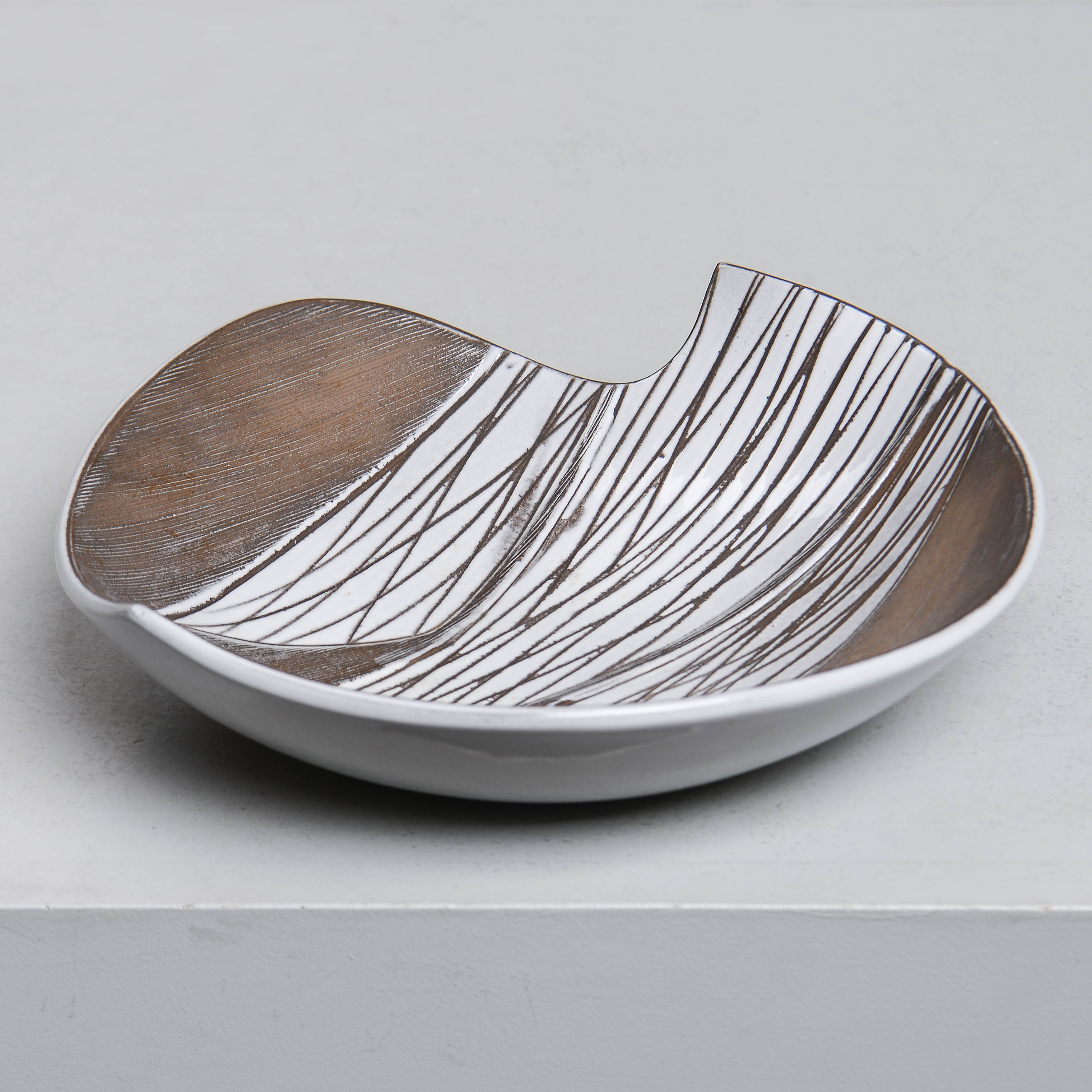 MARI SIMMULSON. "Sagina", skål, modell 4413, Upsala-Ekeby, 1959-64.