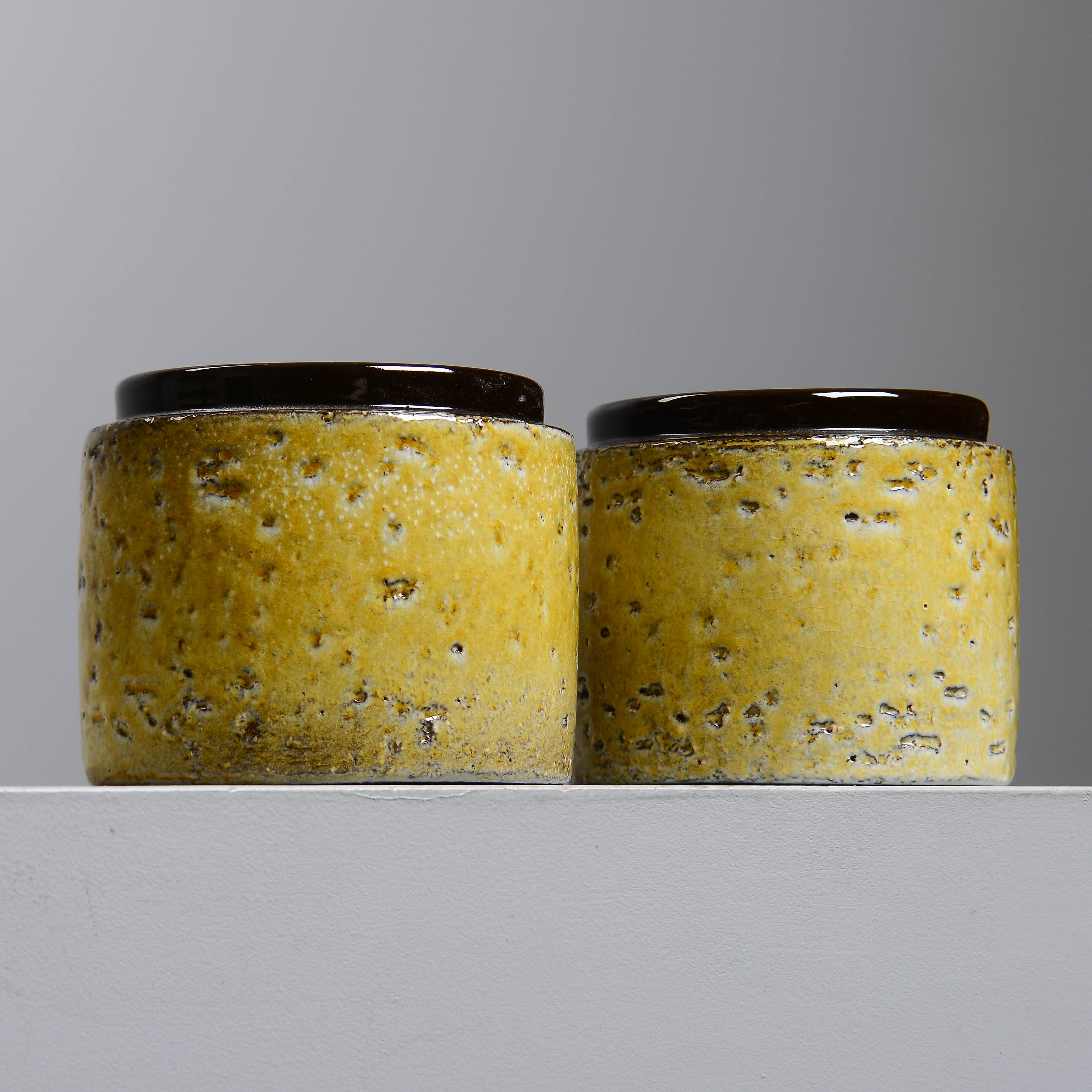 INGRID ATTERBERG. Ytterfoder, ett par, Upsala-Ekeby, 1940-tal.