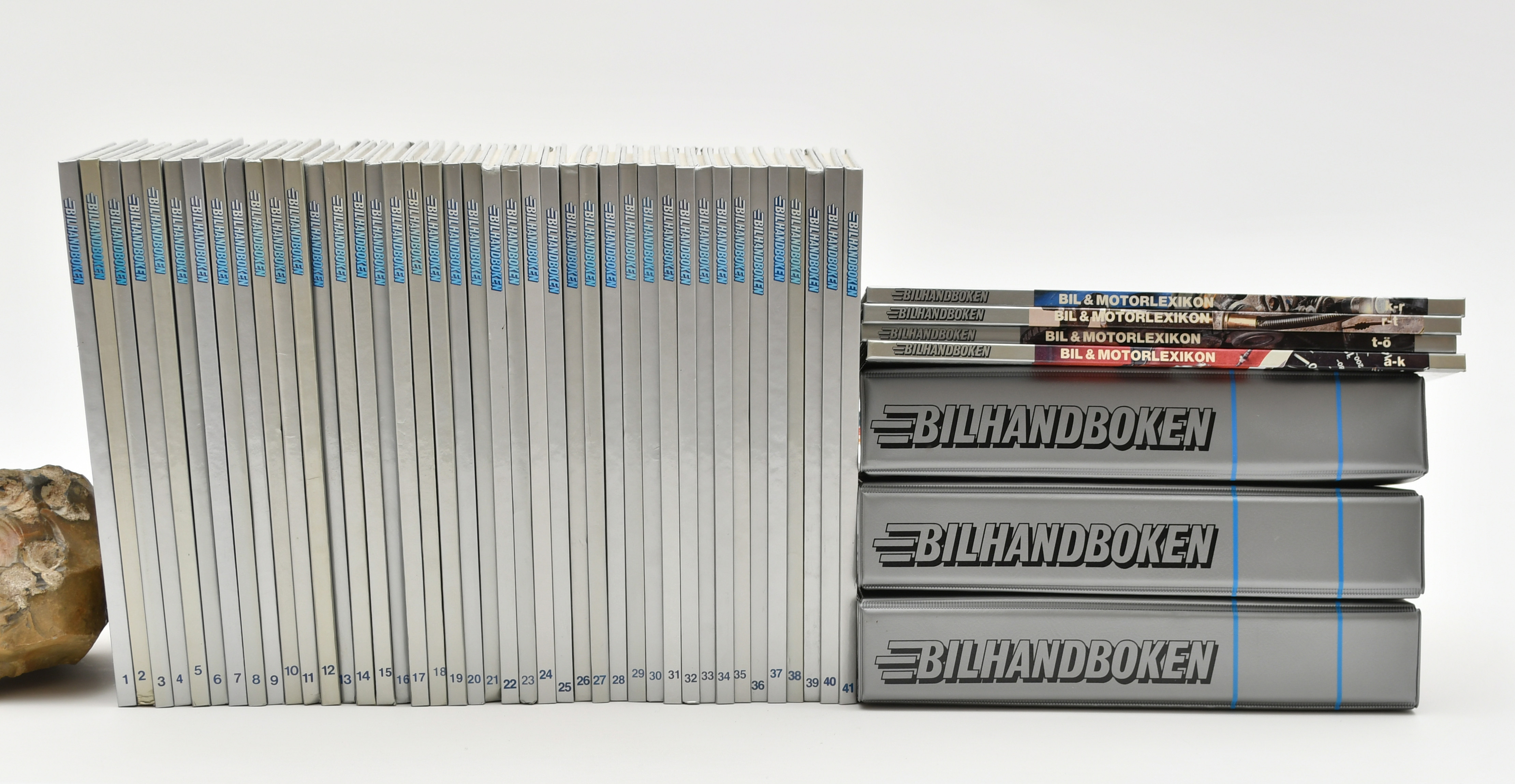 Bilhandboken "Gör det själv - steg för steg - för bättre bilekonomi". 48 Volymer.