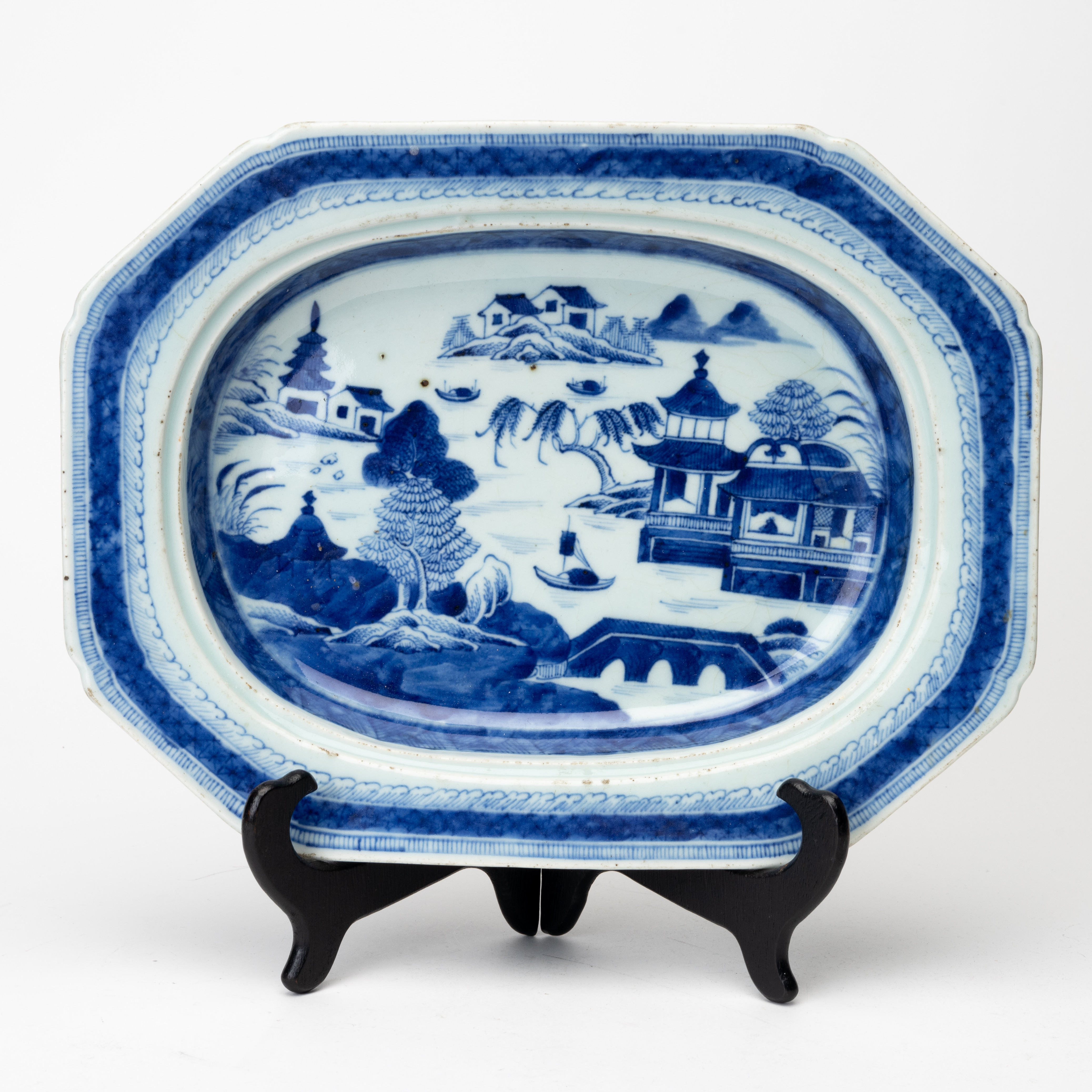 TERRINFAT, porslin, Kina, Jiaqing (1796-1820).