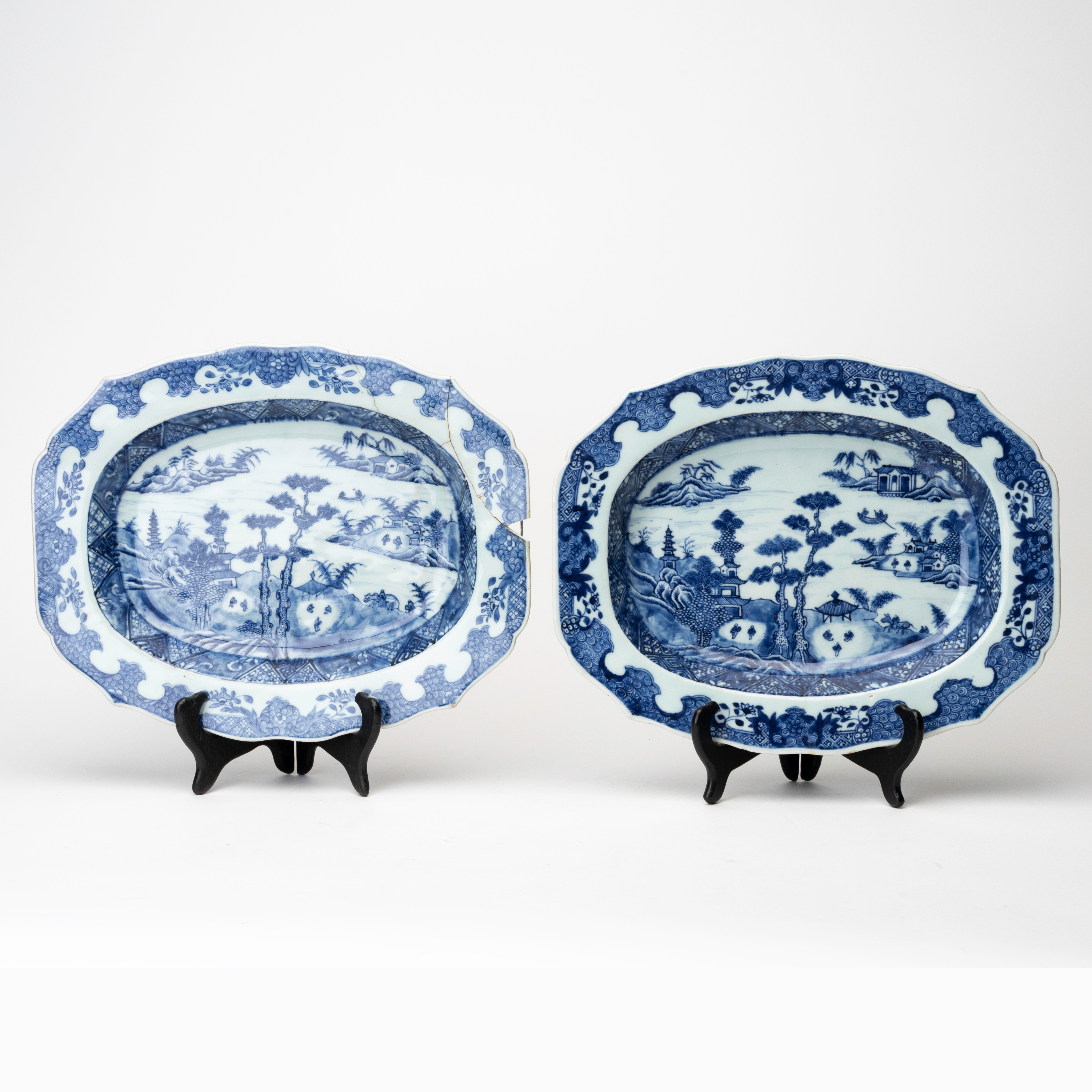 STEKFAT, 2 snarlika, porslin, Kina, Qianlong (1735-1796).