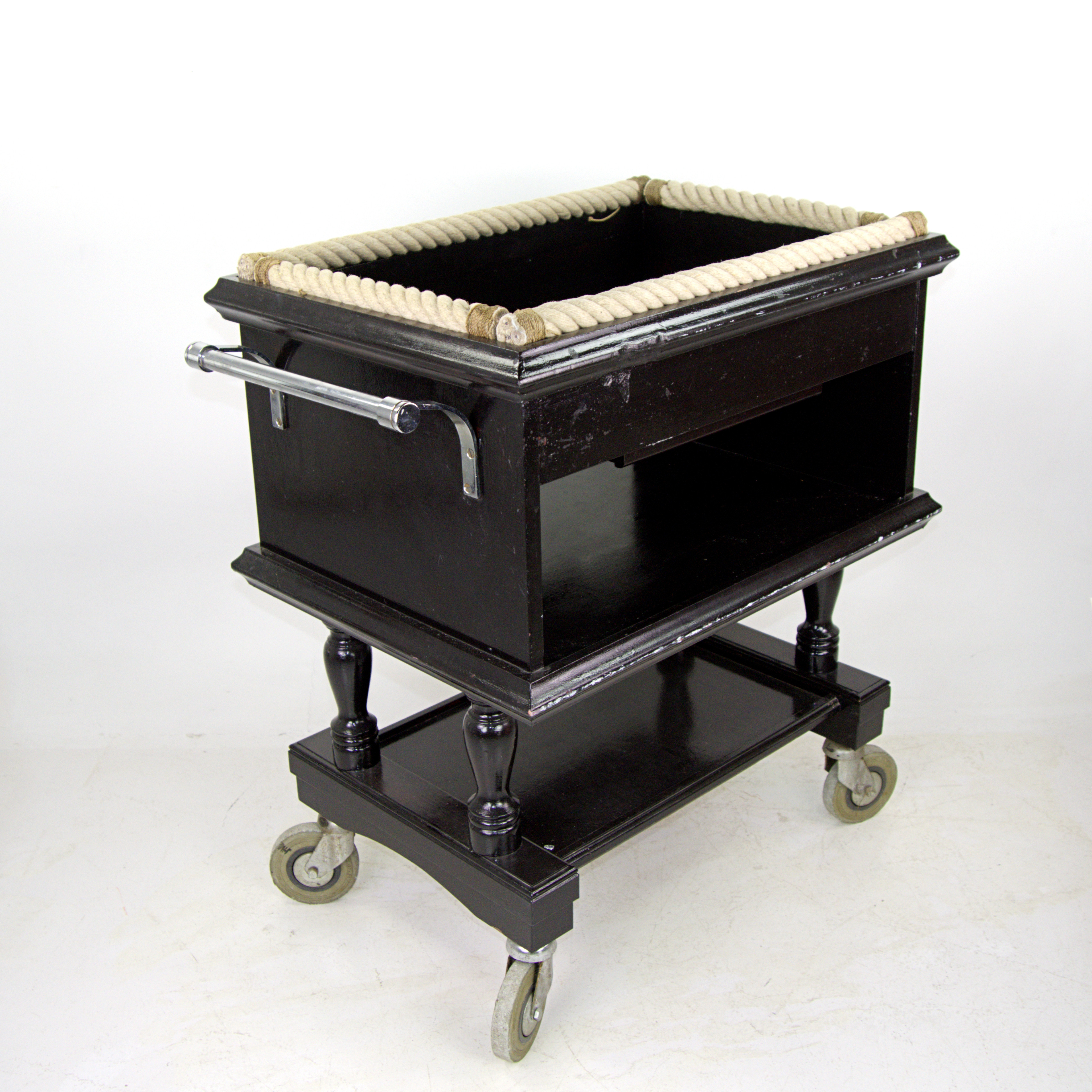 DRINK- & SERVERINGSVAGN, på hjul med handtag, bemålat trä, nutida.