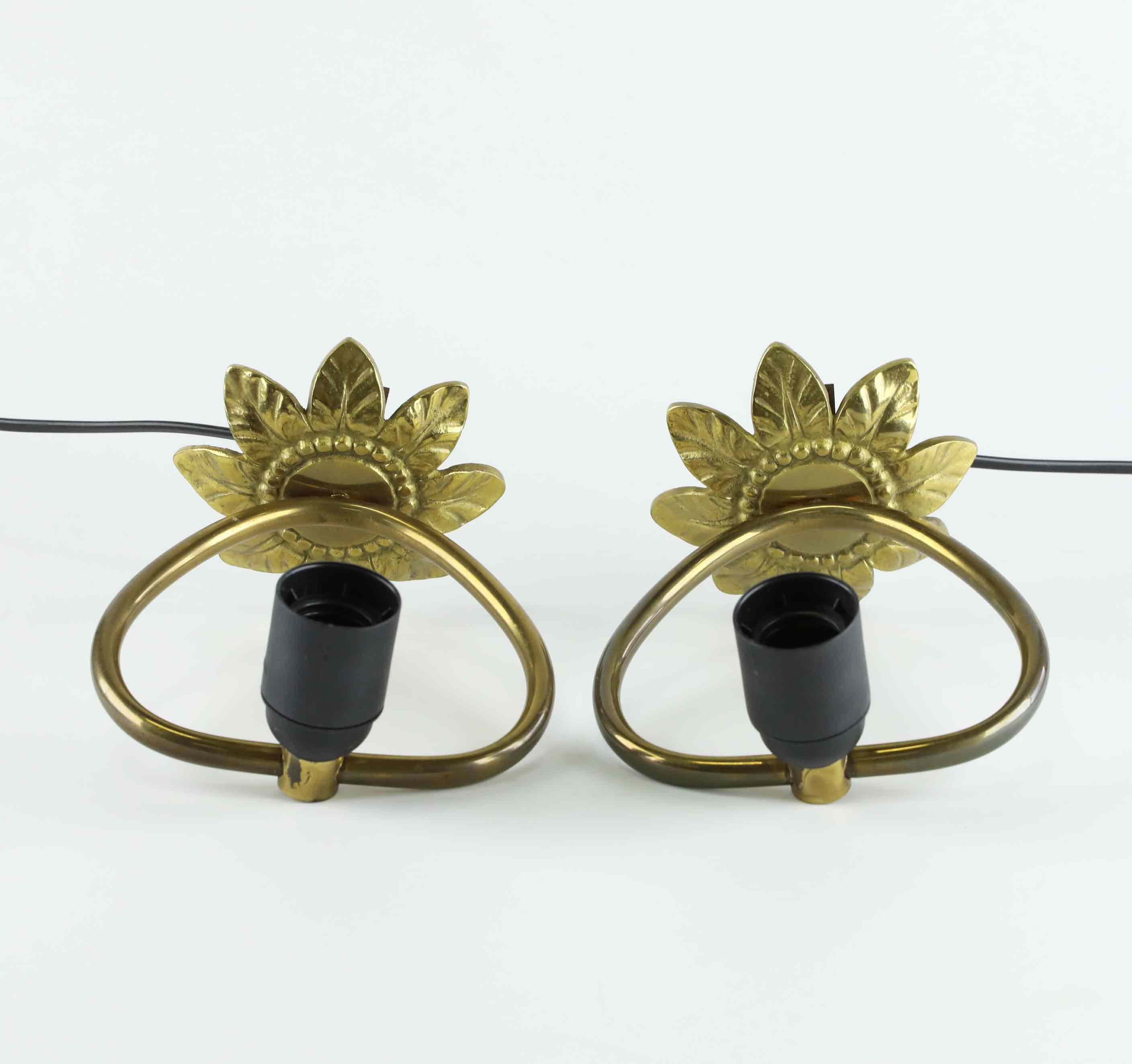 VÄGGLAMPOR, ett par, mässing, 1940-tal.