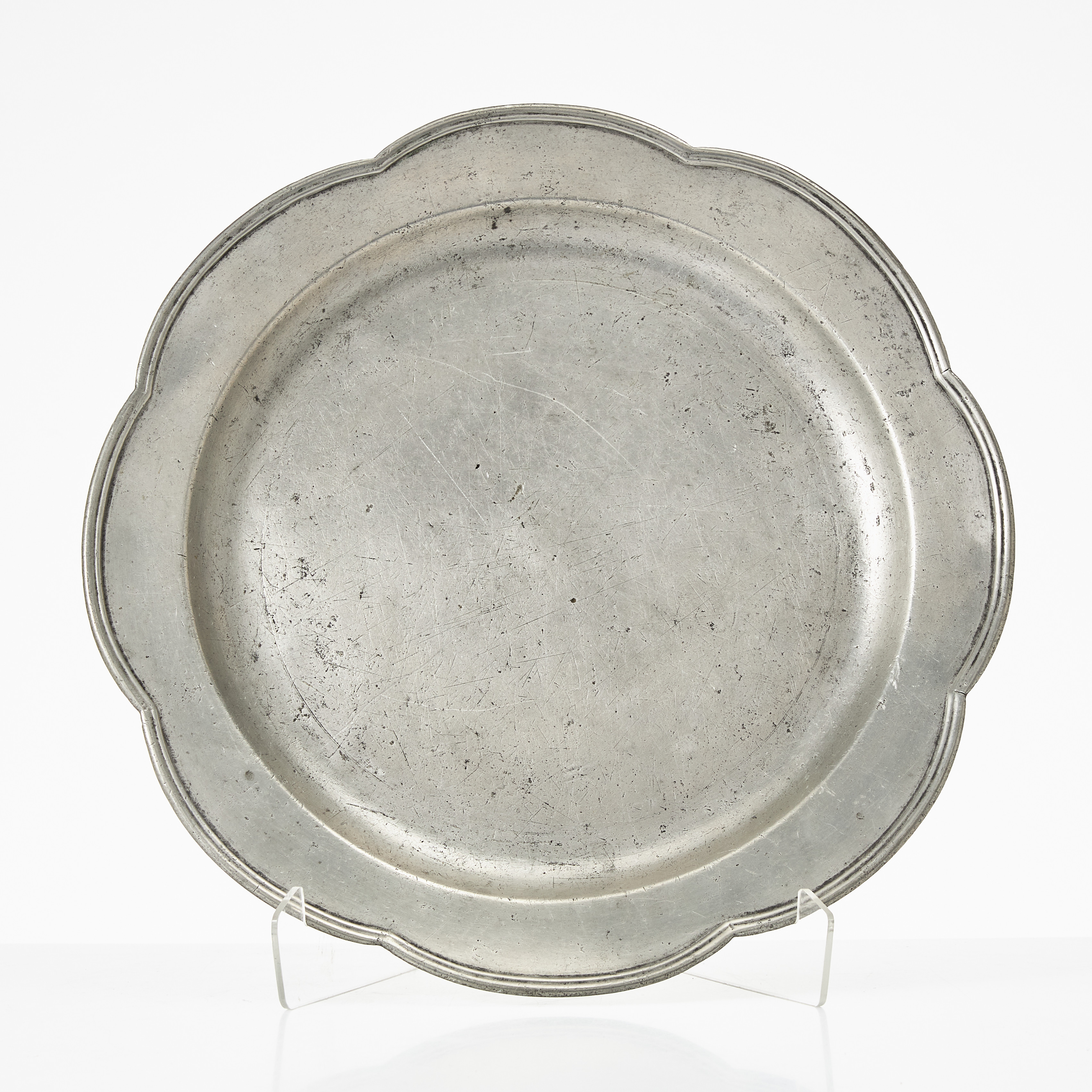 FAT, tenn, Sven Bengtsson Roos Göteborg (1768-1802) engelsk modell, konturerat brätte.