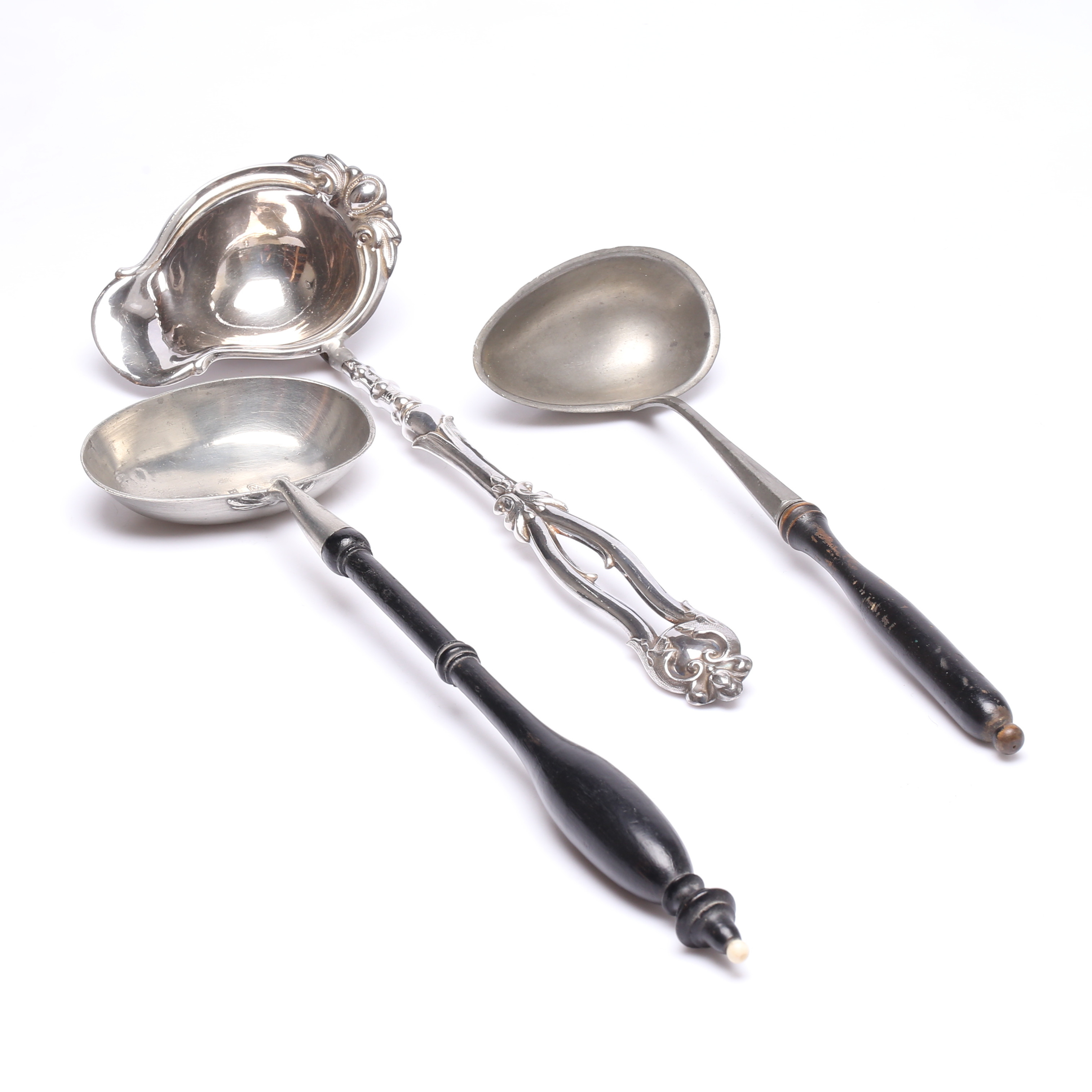 SOPPSLEVAR, 3 st, tenn samt nysilver, 1800-tal.