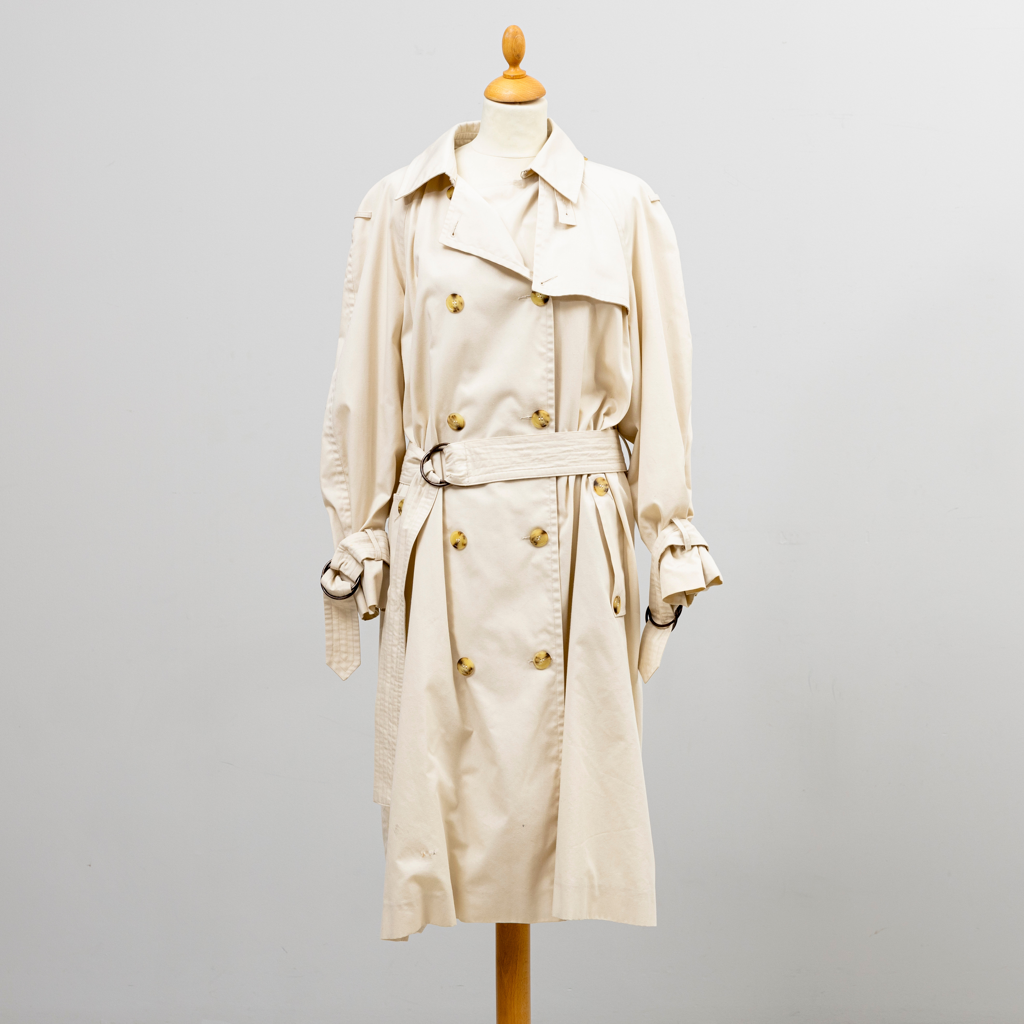CELINE. Trenchcoat, storlek motsvarande liten 36.