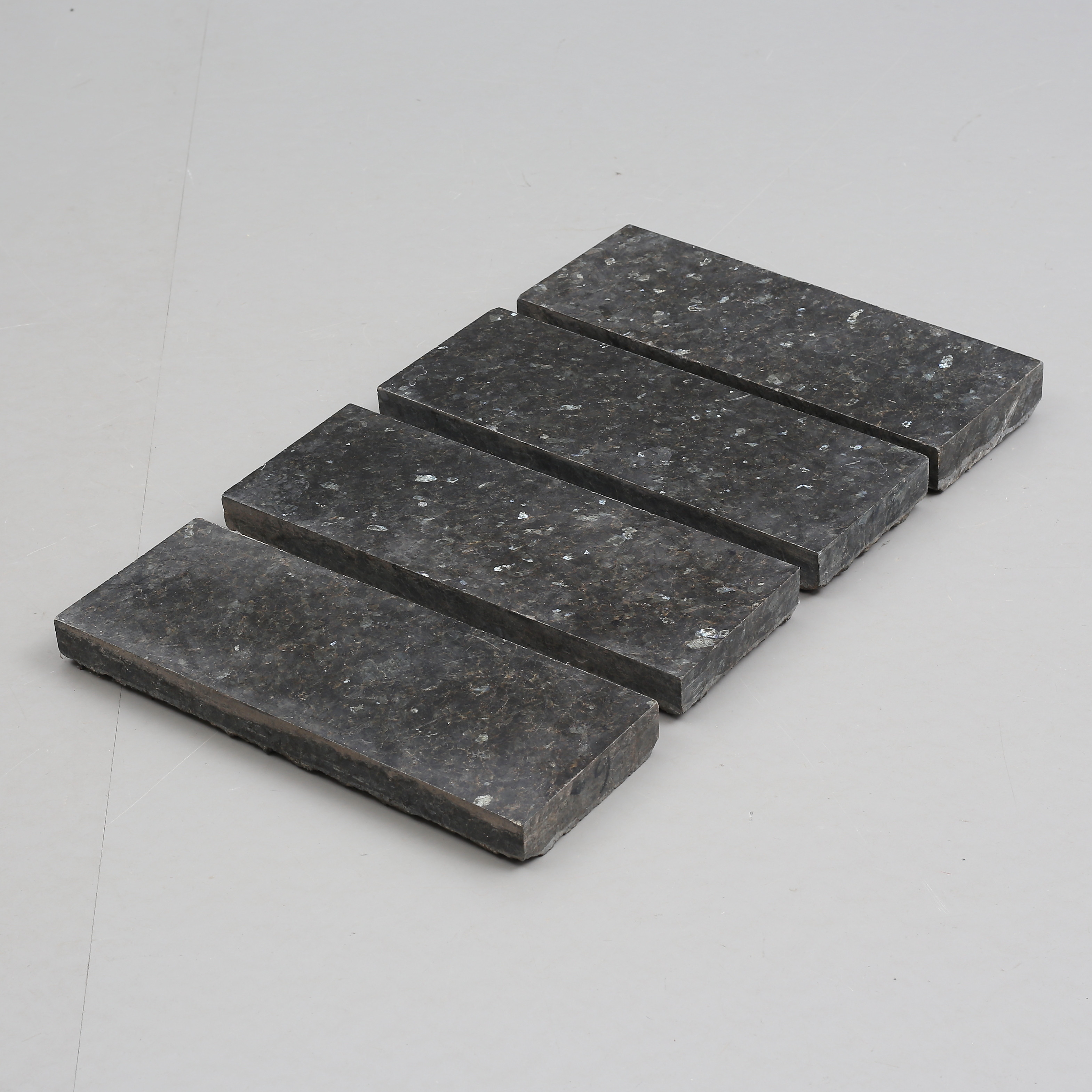 STENPLATTOR, 4 st svarta, 48 x 18 cm.