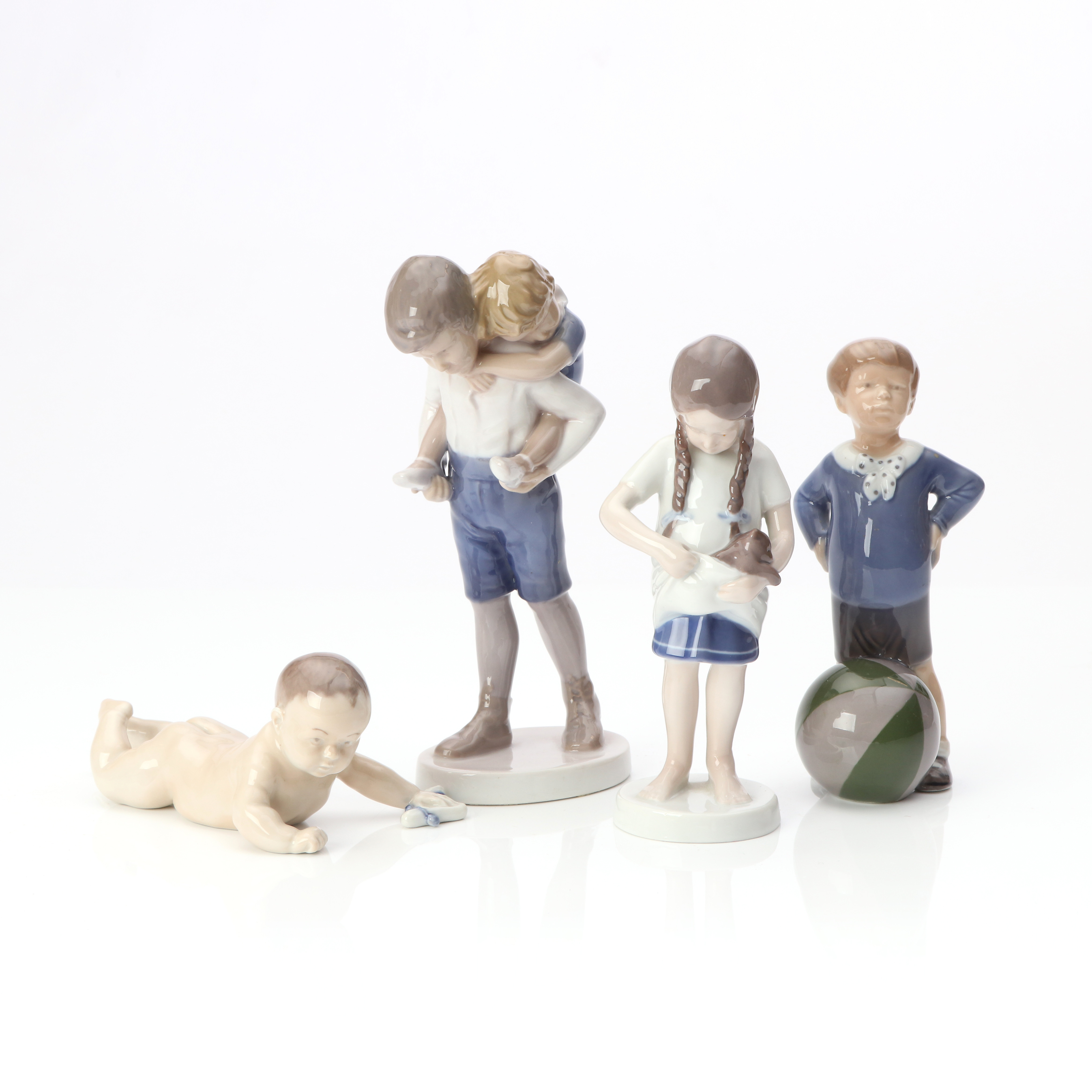 FIGURINER, FYRA ST. Porslin. Royal Copenhagen resp. Bing & Gröndahl.