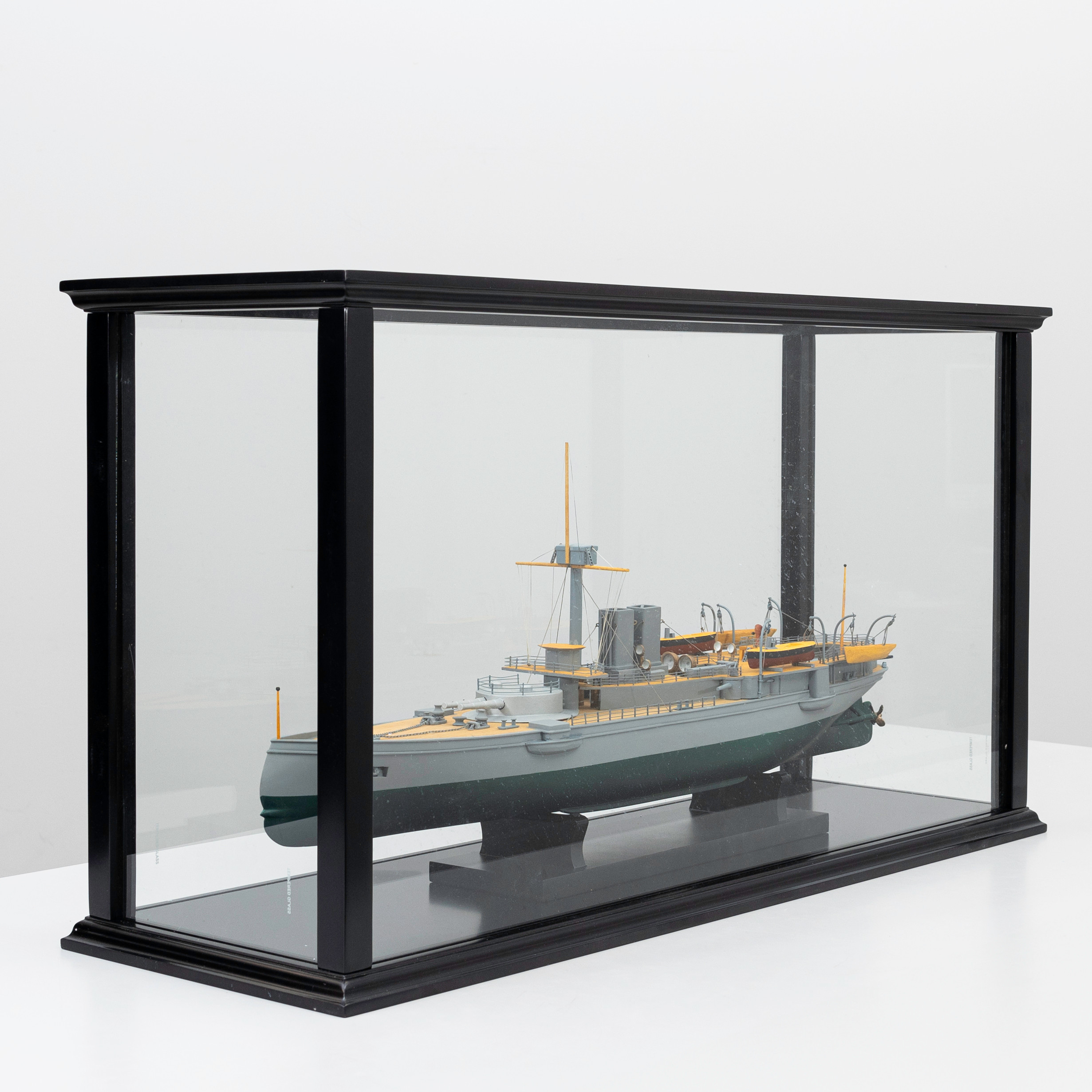 FARTYGSMODELL, Pansarskeppet "Svea", 4/5.