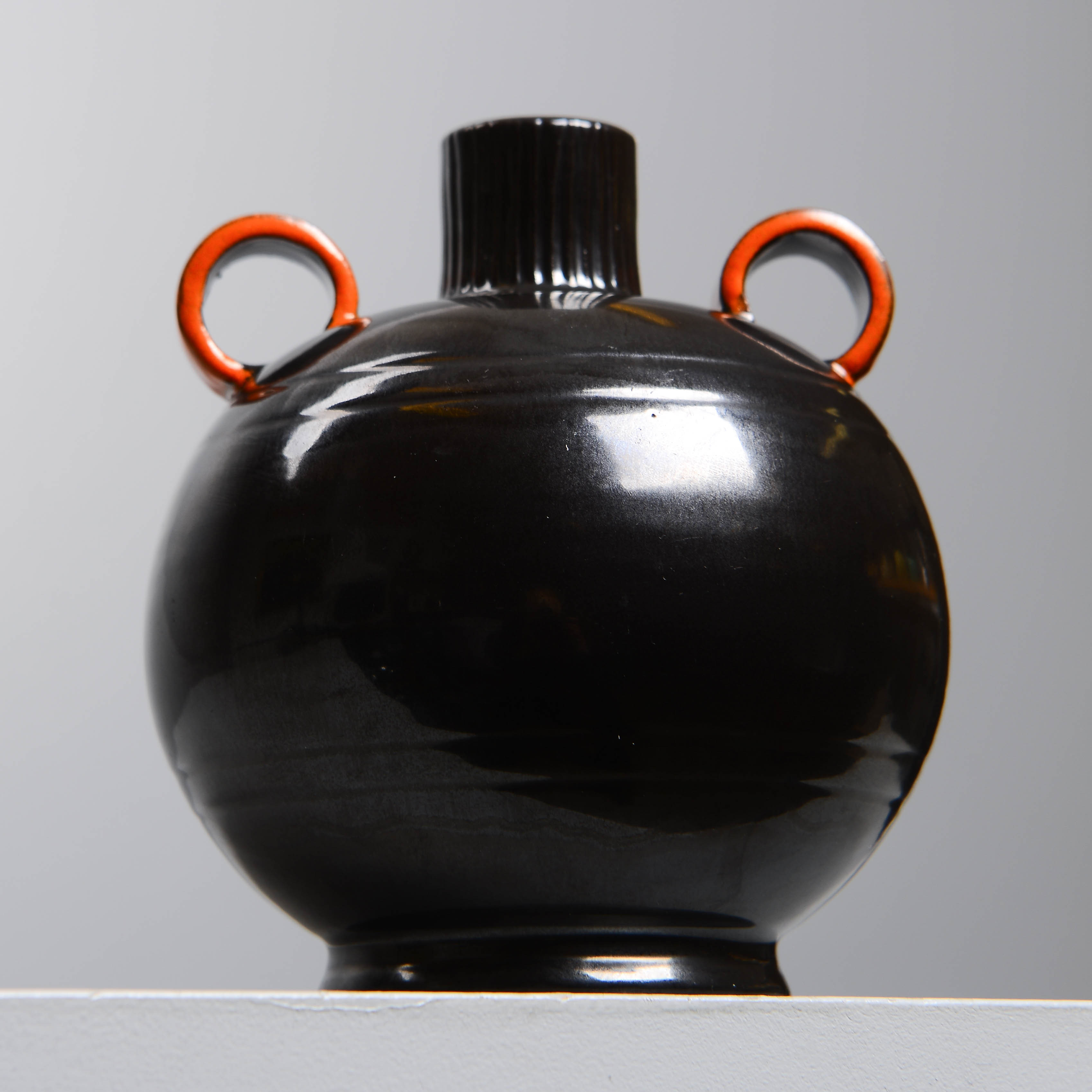 HARALD ÖSTERGREN. TILLSKRIVEN. Vas, modell 2646, art deco, Upsala-Ekeby, 1032-38.