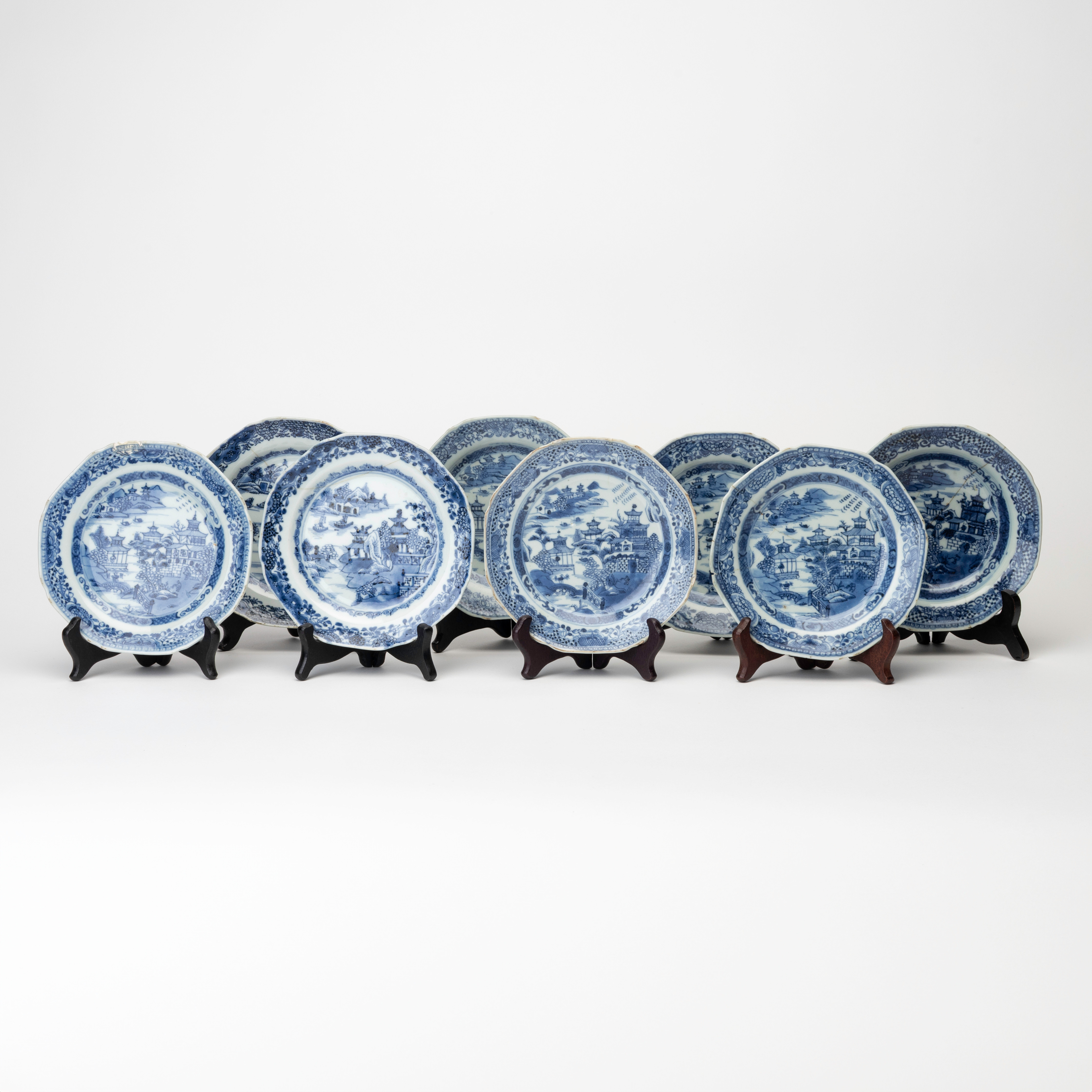 TALLRIKAR, 8 st, porslin, Kina, Qianlong (1735-1796).