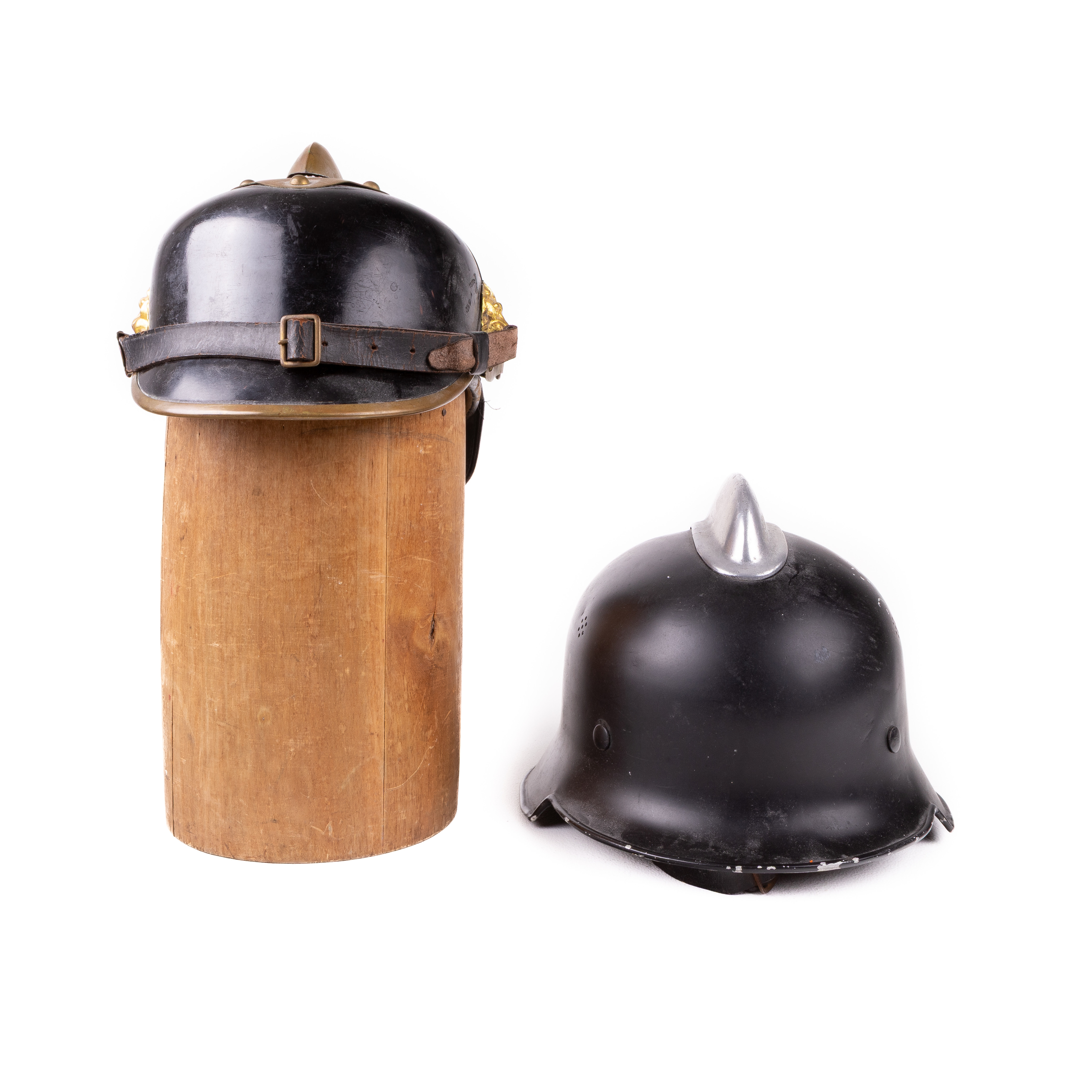HJÄLMAR, 2 st, för brandkår, Tyskland, 1900-tal.