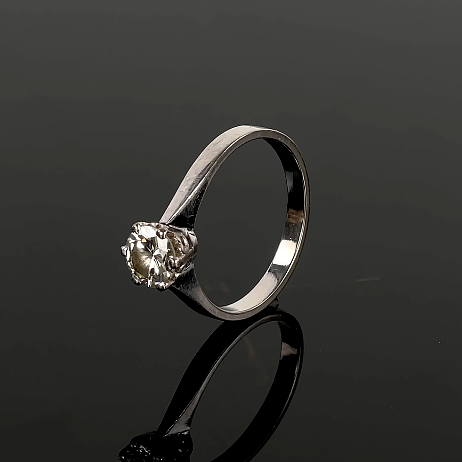 RING, 18k vitguld, 0,76 ct briljantslipad diamant, Nordiska Affineriet Ana Ab, Stockholm, 1982.