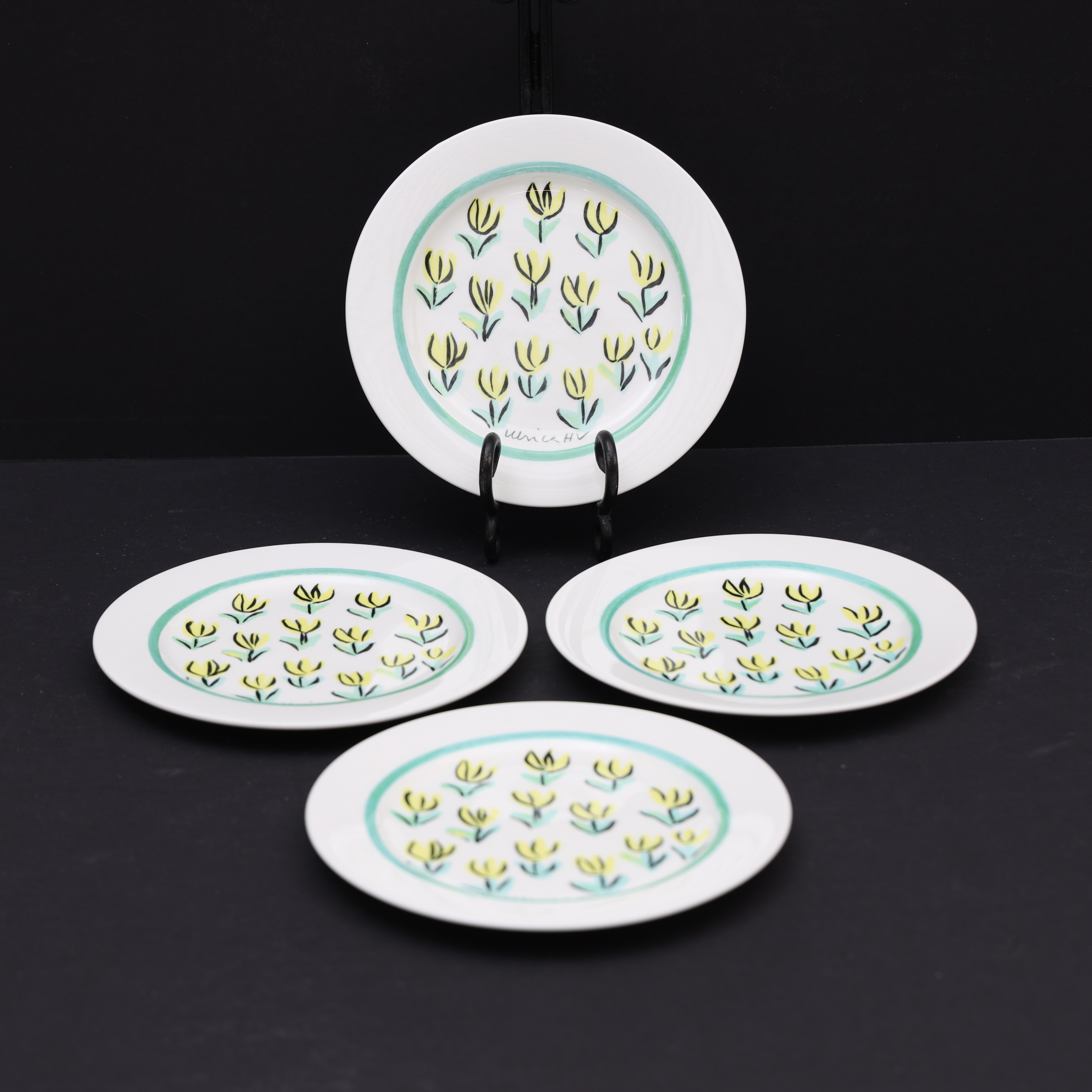 ULRICA HYDMAN-VALLIEN. Assietter 4st.